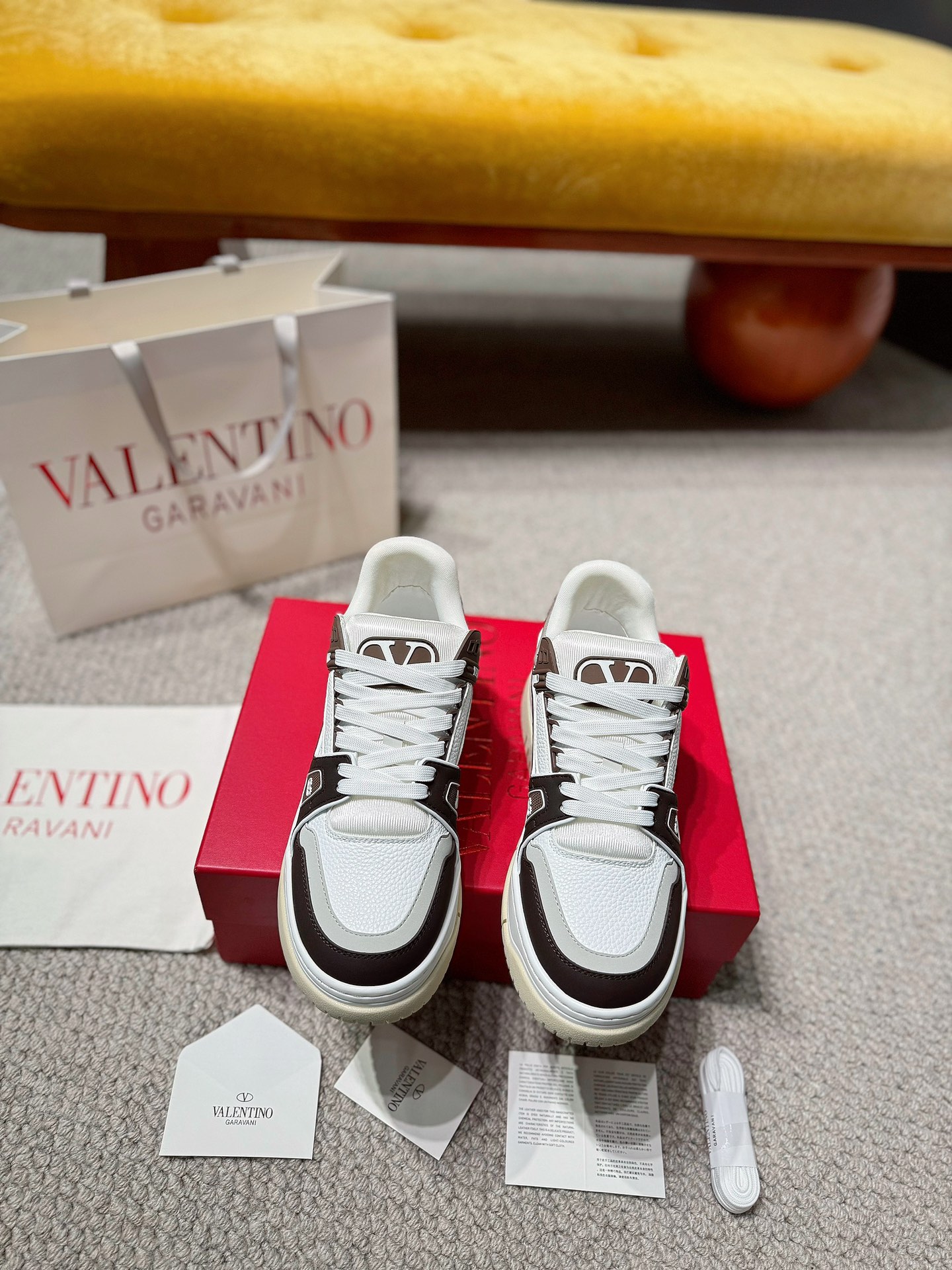 NO:271692,[Valentino] Top Couple Model, Size: 35-44 (45 customized) 2025 Valentino Early Autumn New Star Shoes are online!  The latest catwalk Valentino 