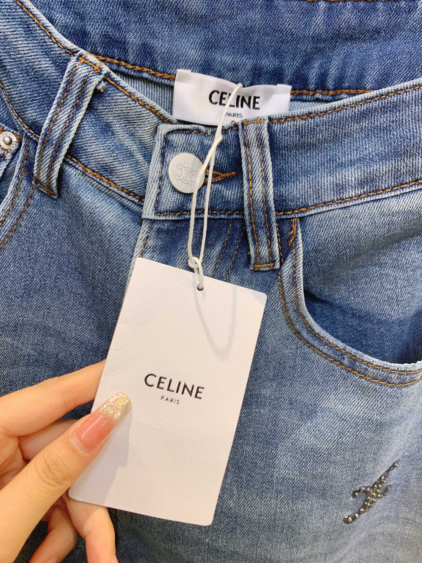 CELINE2024最新春夏款上新好漂亮的渐变色标志性logo设计上面还带钻钻超级闪亮面料柔软舒适DML