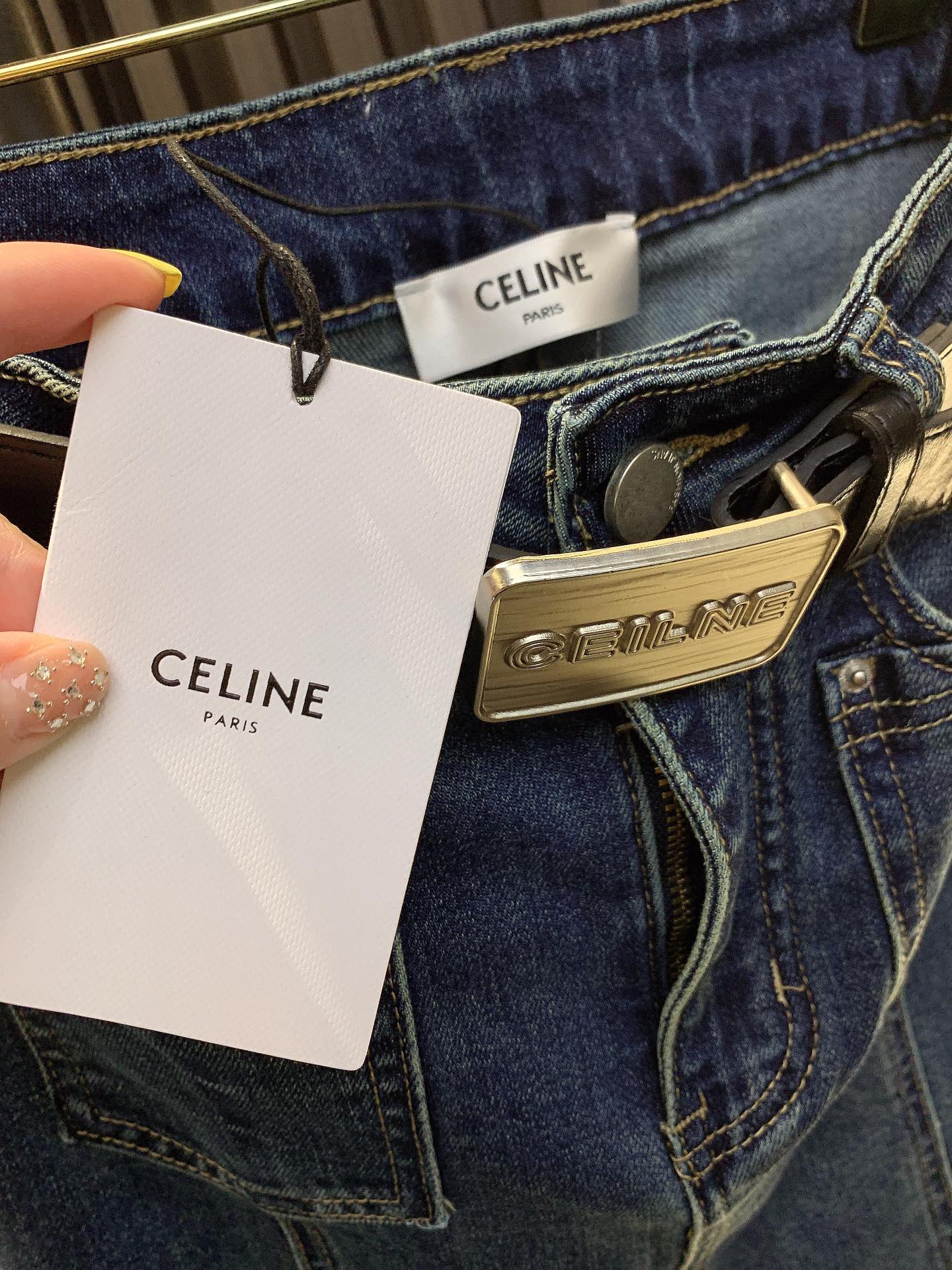 celine2024早秋最新款更新！立体竖裁剪包身牛仔半裙自带原标腰带上身超级显瘦百搭秋装时尚神器经典必