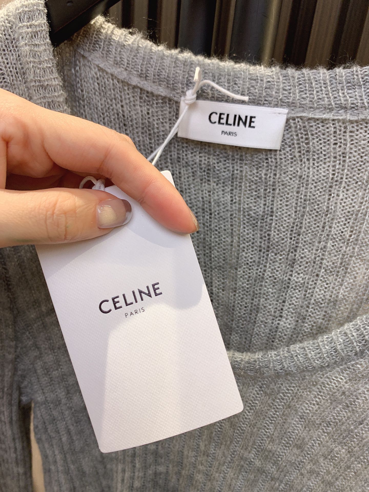 CELINE️️超火爆的一款高级马海毛打底衫胸前带小标牌点缀简单高级上身效果都是非常nice的哈超高品质