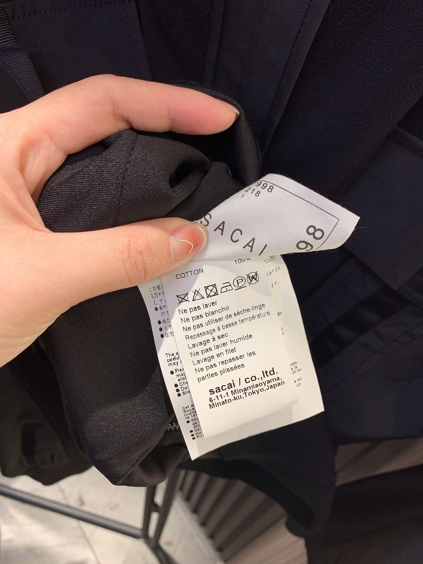 SACAI24新款外套️夹克开衫休闲外套️胸前两个兜延伸肩部呈现出非常气质内里高级里衬每个颜色都很帅气满