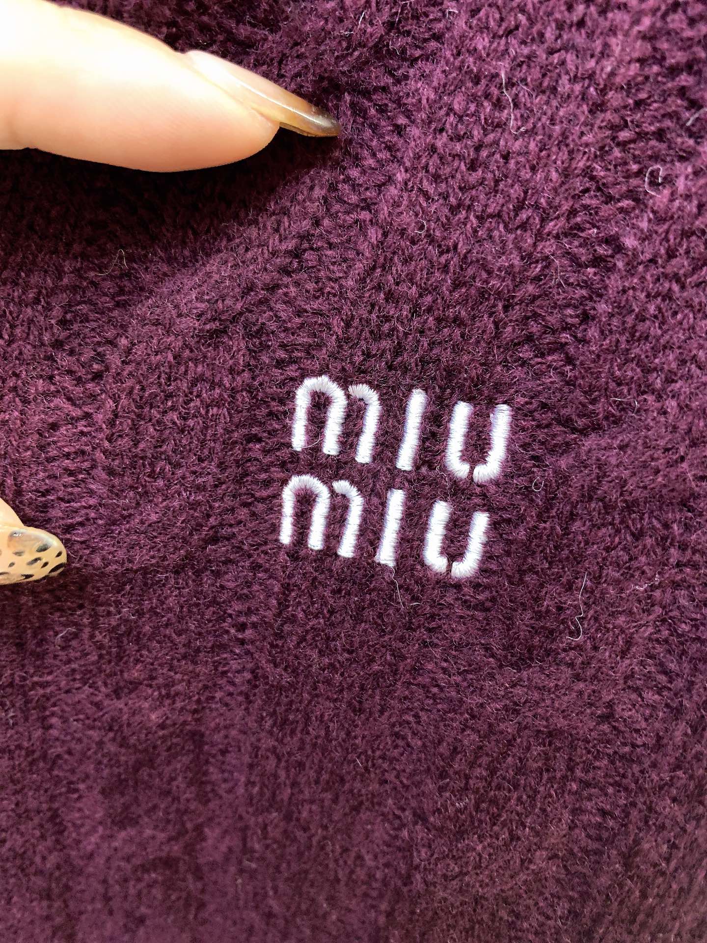 miumiu大爆款️拉链立领针织打底毛衣质感细腻软糯时尚高领字母刺绣亲肤舒适减龄麻花纹经典减龄单品！Lo