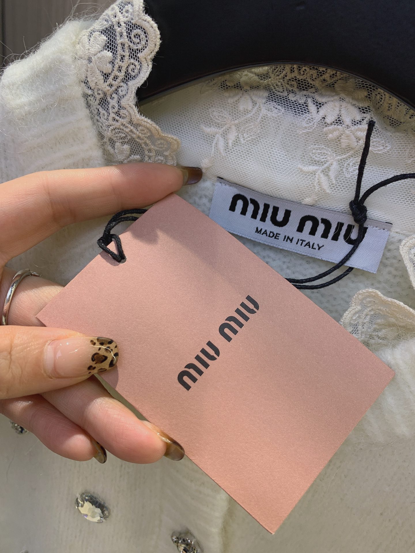 miumiu韩系慵懒小香风100%羊绒开衫外套设计感小众镶钻开衫宽松软糯谁穿上都显得很乖乖女冷淡系独特别