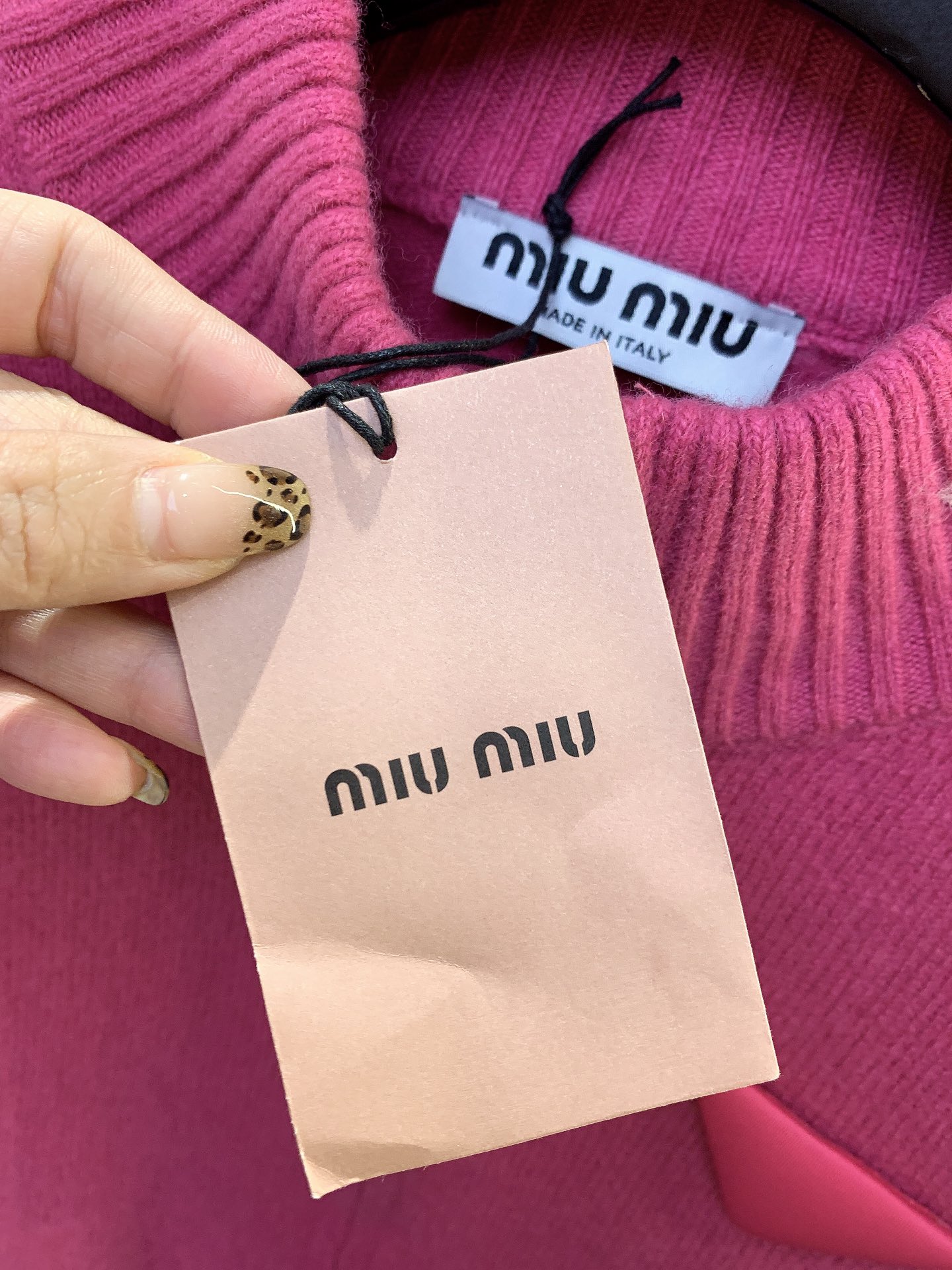 miumiu24年冬季新款休闲立领三角标双拉链羊毛针织开衫外套每个颜色穿上他都巨显白又显气质很减龄的一款