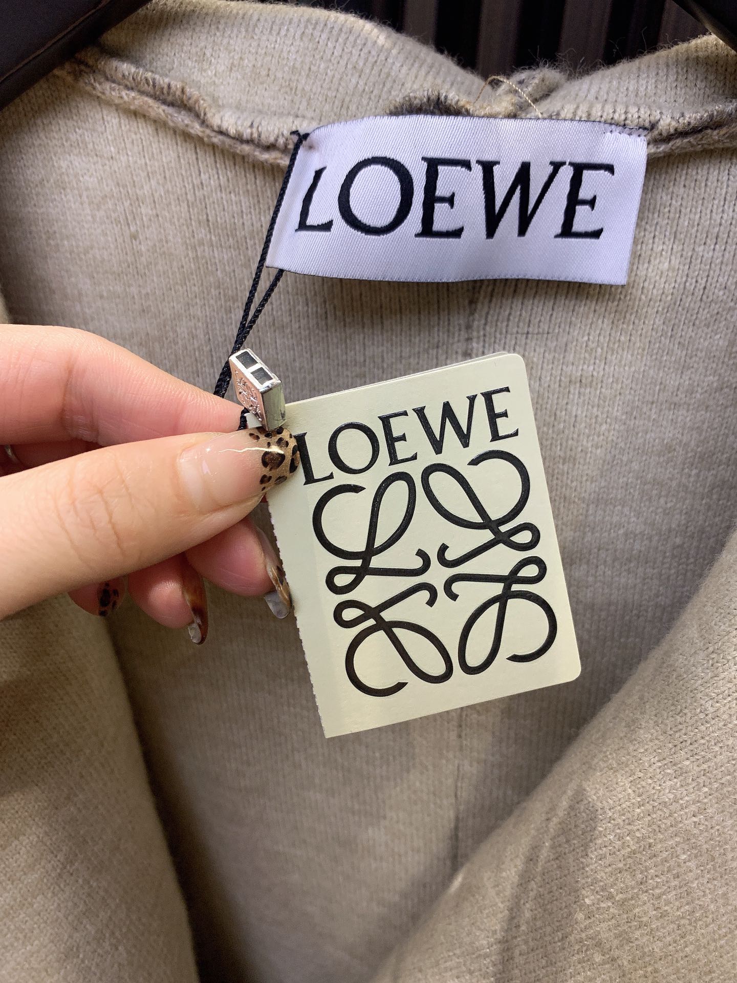 LOEWE2024秋冬新款宽松连帽羊毛外套斗篷版型中长款双面羊绒大衣简约气质型穿上去名媛中带大气腰间系带