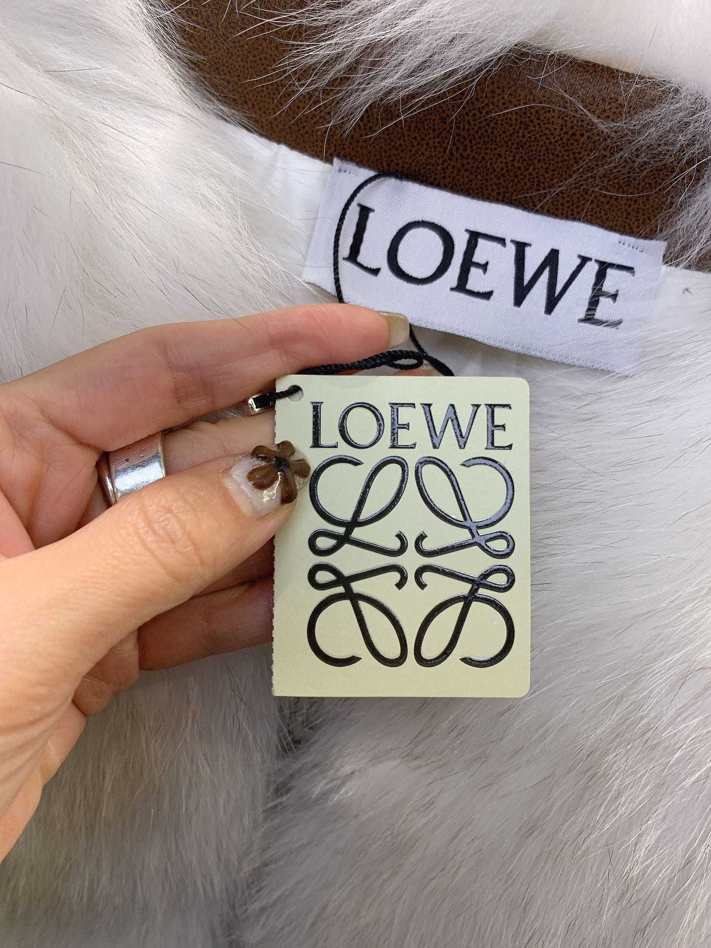 爆款发售LOEWE新款鹿皮绒毛领外套100%真狐狸毛内里加绒加厚经典面料颜色超级好看高定水洗妥妥的高级时