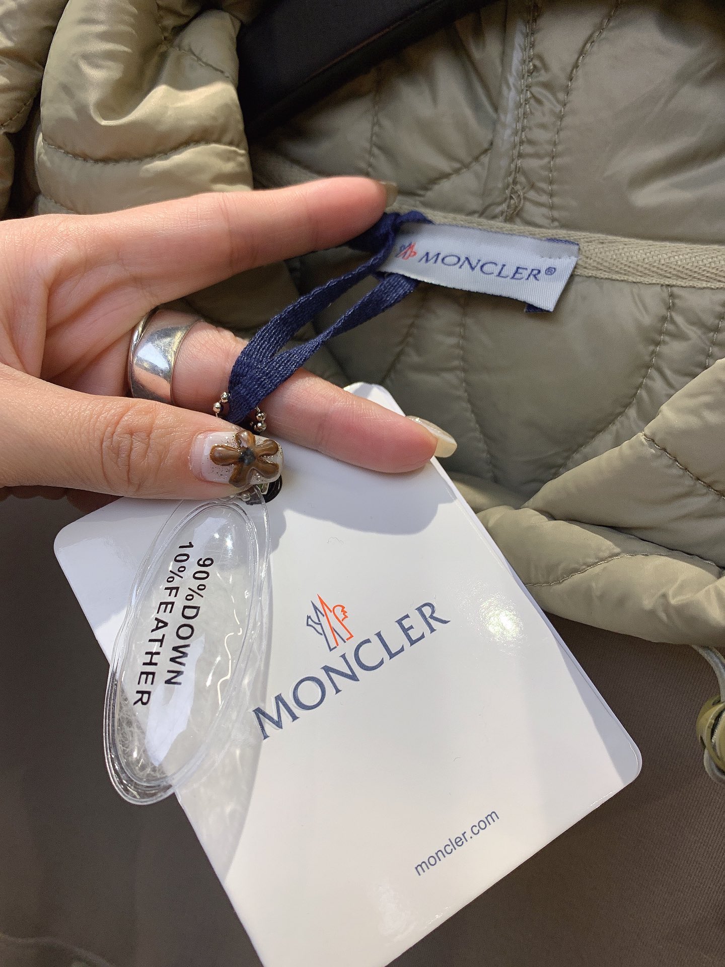 moncler欧版型新品薄棉菱格绗缝拼接连帽大兜卫衣单穿搭配马甲都ok两个色sml