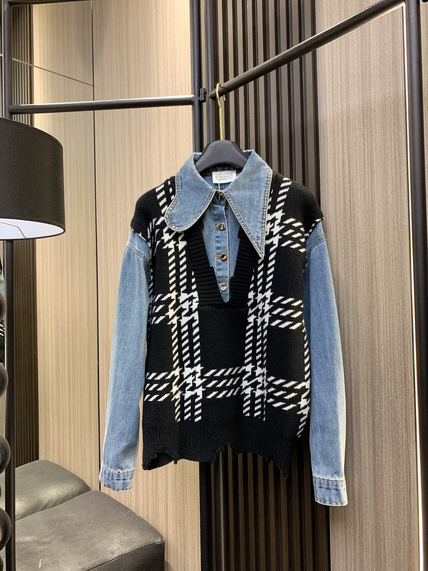 NO:295498,Magira's 2025 early spring new model is available, with high-end outfit express!  Magila wool cotton splicing fake two-piece tops are here. The golden ratio of high-quality wool and cotton is warm and comfortable and textured. The lapel design adds elegant style. The fake two-piece layering saves the troubles and is generous and stylish without losing details. It can easily wear fashionable and elegant temperament. Our jeans are absolutely unique. The picture color sml, jeans, gold, alexander wang19860909玛吉拉2025年早春新款上新 高级感穿搭速递！玛吉拉羊毛棉质拼接假两件上衣来啦高品质羊毛与棉的黄金比例温暖舒适又有质感翻领设计增添优雅格调假两件叠穿省去搭配烦恼大气有型不失细节轻松穿出时髦精气质搭配咱家牛仔裤绝绝子宝子们速度下单图片色sml,,jeans,gold,alexander wang,Women's clothing