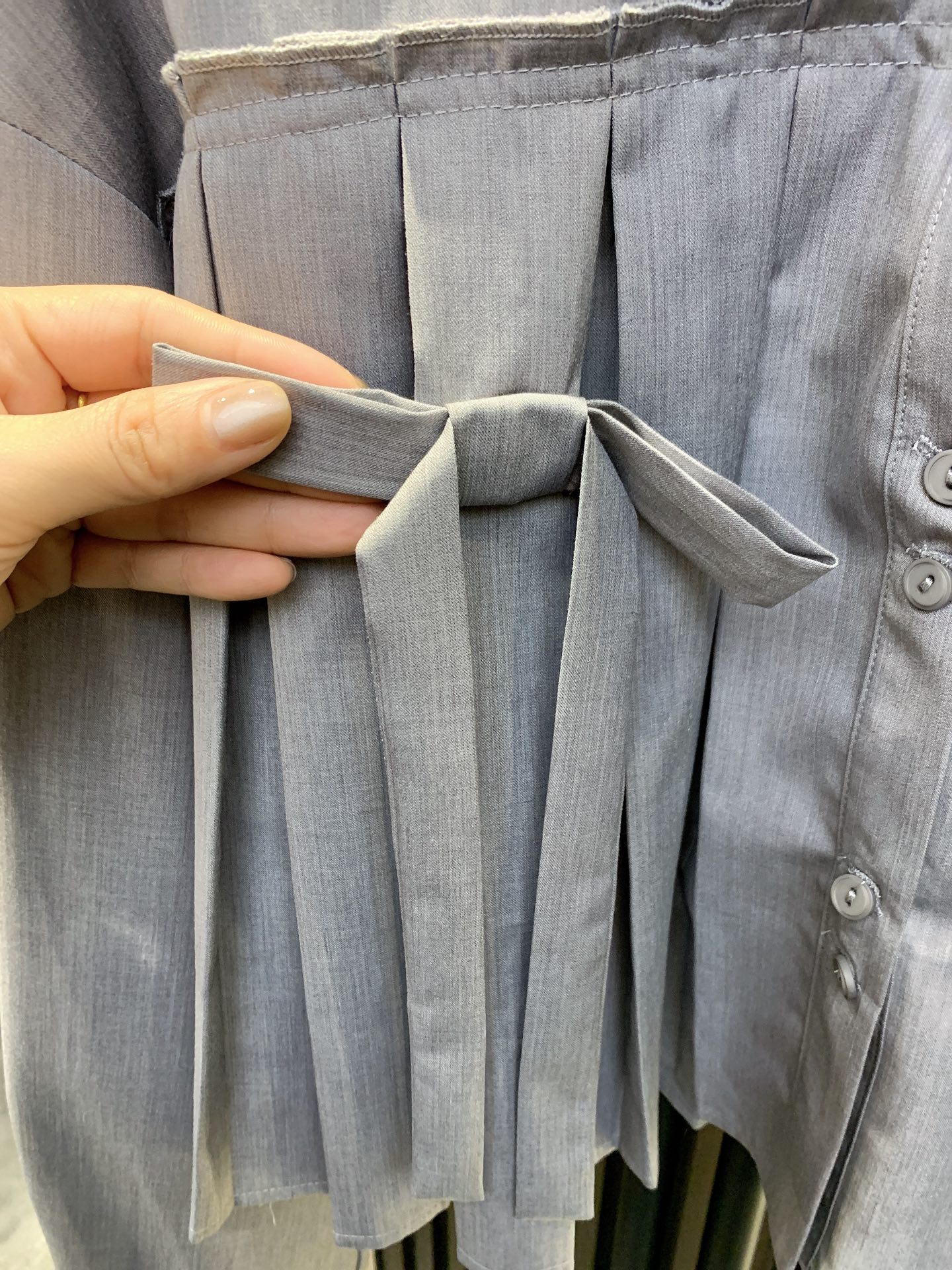 ✨✨✨MM6✨✨✨2025年秋冬新版蝴蝶结🎀衬衫 简约不失设计感的现代感衬衫✨一件就能穿出高级感✨精致的