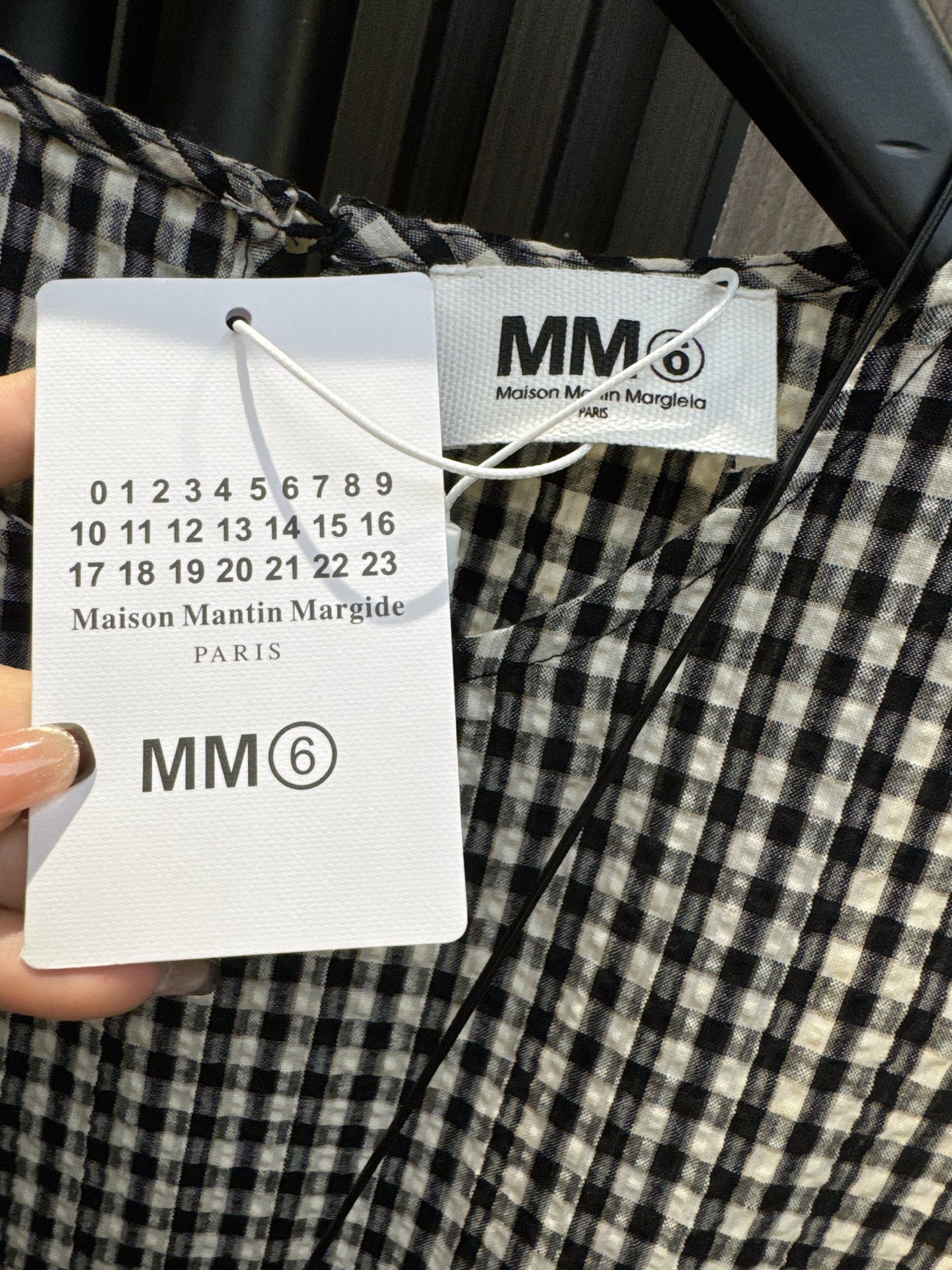 ✨✨✨MM6✨✨✨2026新版，无袖小包层层花边连衣裙，轻盈优雅尽显女性魅力。精致的层叠花边设计，打造浪