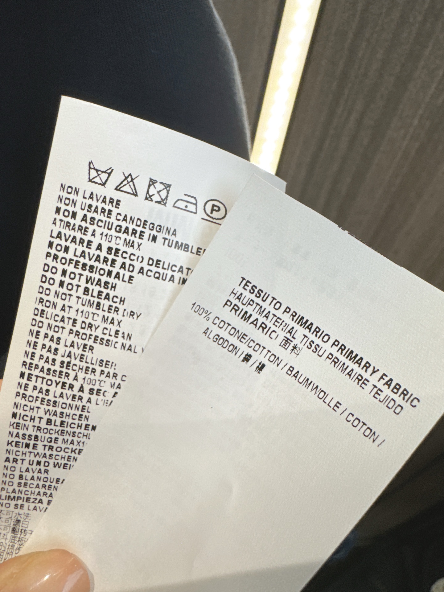 ✨✨✨MM6✨✨✨2025秋冬新款💫温柔系女孩必入！下摆精致绣花蕾丝拼接设计，V领无袖马甲上衣展现优雅锁