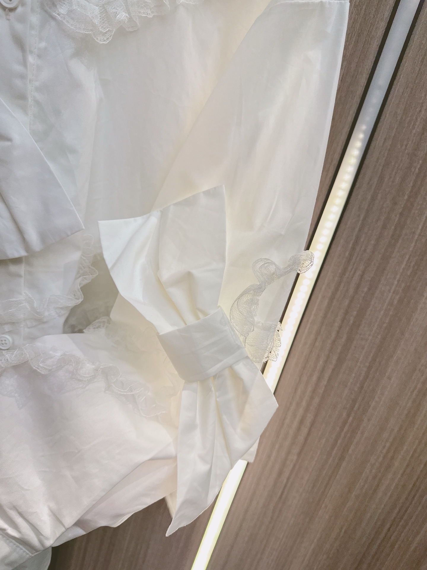 ✨✨✨MM6✨✨✨2025秋冬新款💫精致蕾丝拼接设计，超大蝴蝶结点缀，打造气质名媛风范！翻领长袖衬衫尽显