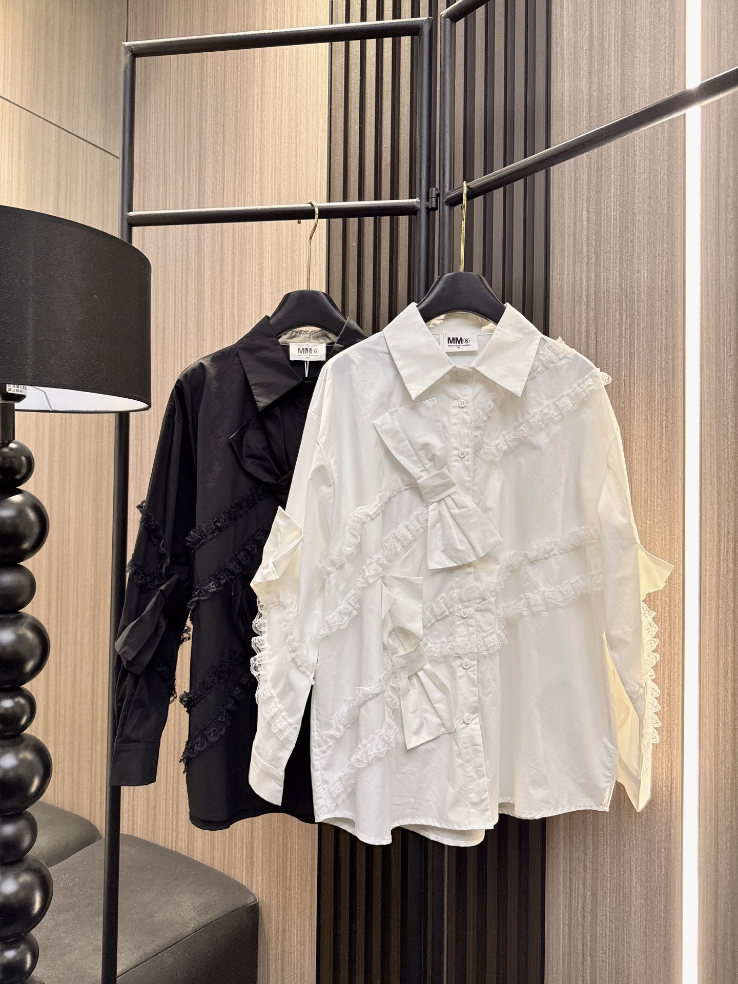 ✨✨✨MM6✨✨✨2025秋冬新款💫精致蕾丝拼接设计，超大蝴蝶结点缀，打造气质名媛风范！翻领长袖衬衫尽显