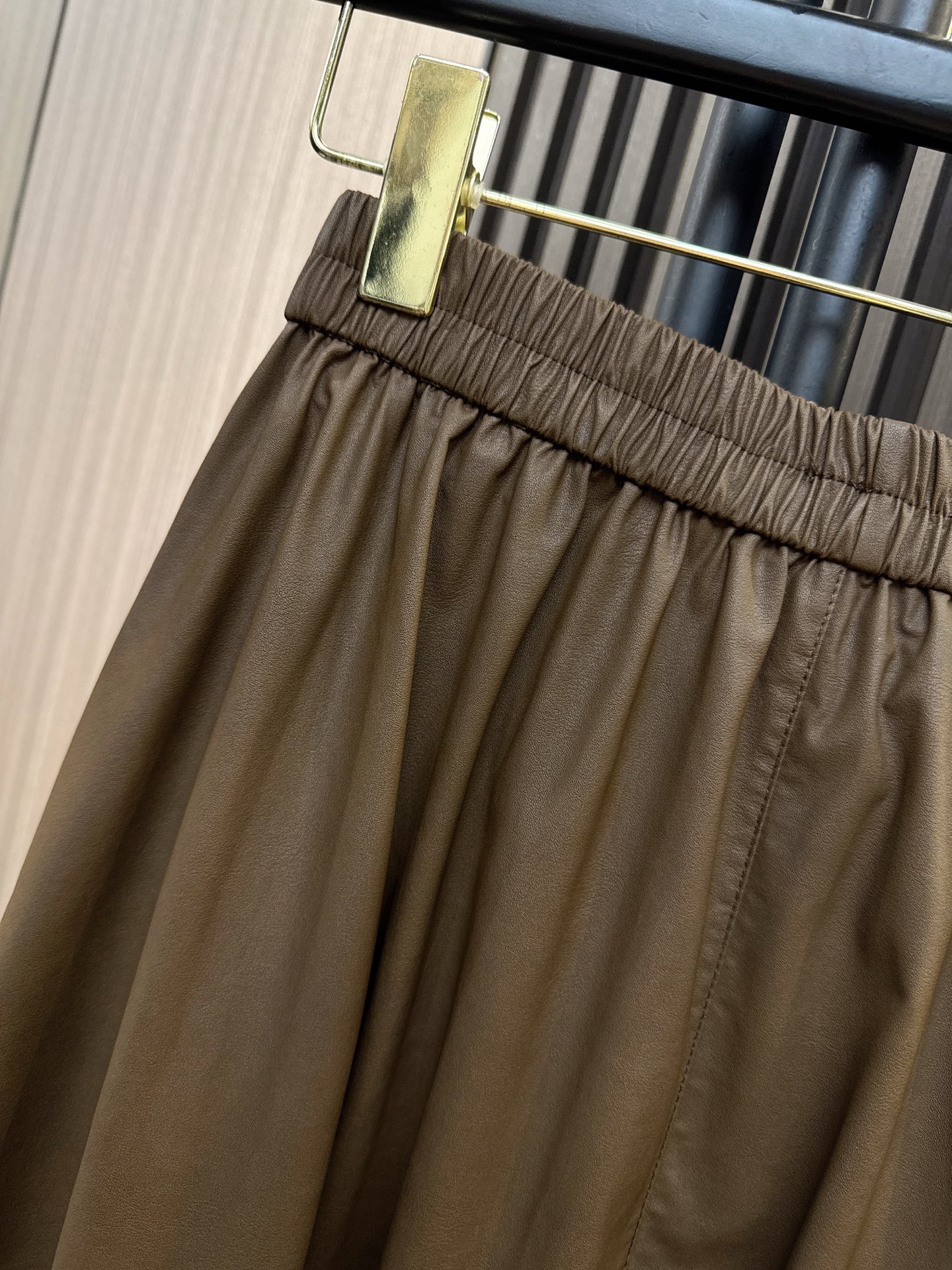 ✨✨✨玛吉拉- PU半裙✨✨✨2025秋冬新款💫玛吉拉PU皮中长A字半裙，松紧腰设计舒适自如！精选优质P