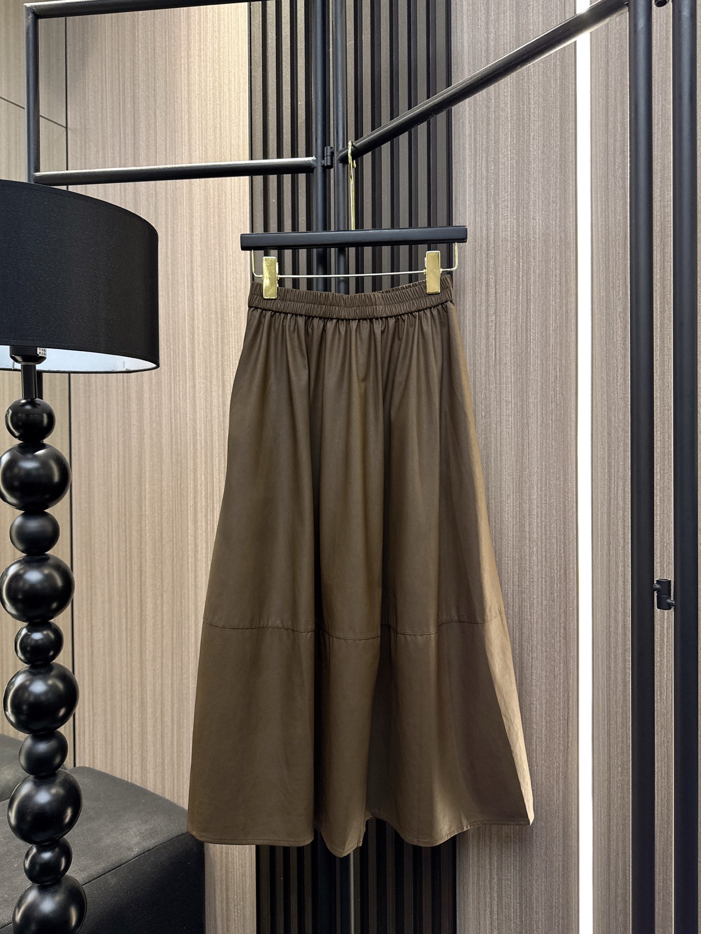 ✨✨✨玛吉拉- PU半裙✨✨✨2025秋冬新款💫玛吉拉PU皮中长A字半裙，松紧腰设计舒适自如！精选优质P