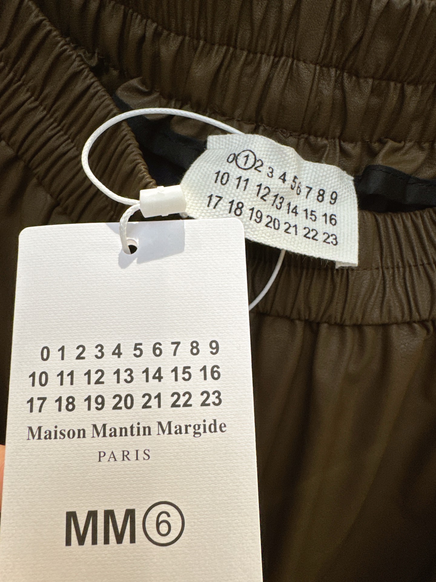 ✨✨✨玛吉拉- PU半裙✨✨✨2025秋冬新款💫玛吉拉PU皮中长A字半裙，松紧腰设计舒适自如！精选优质P