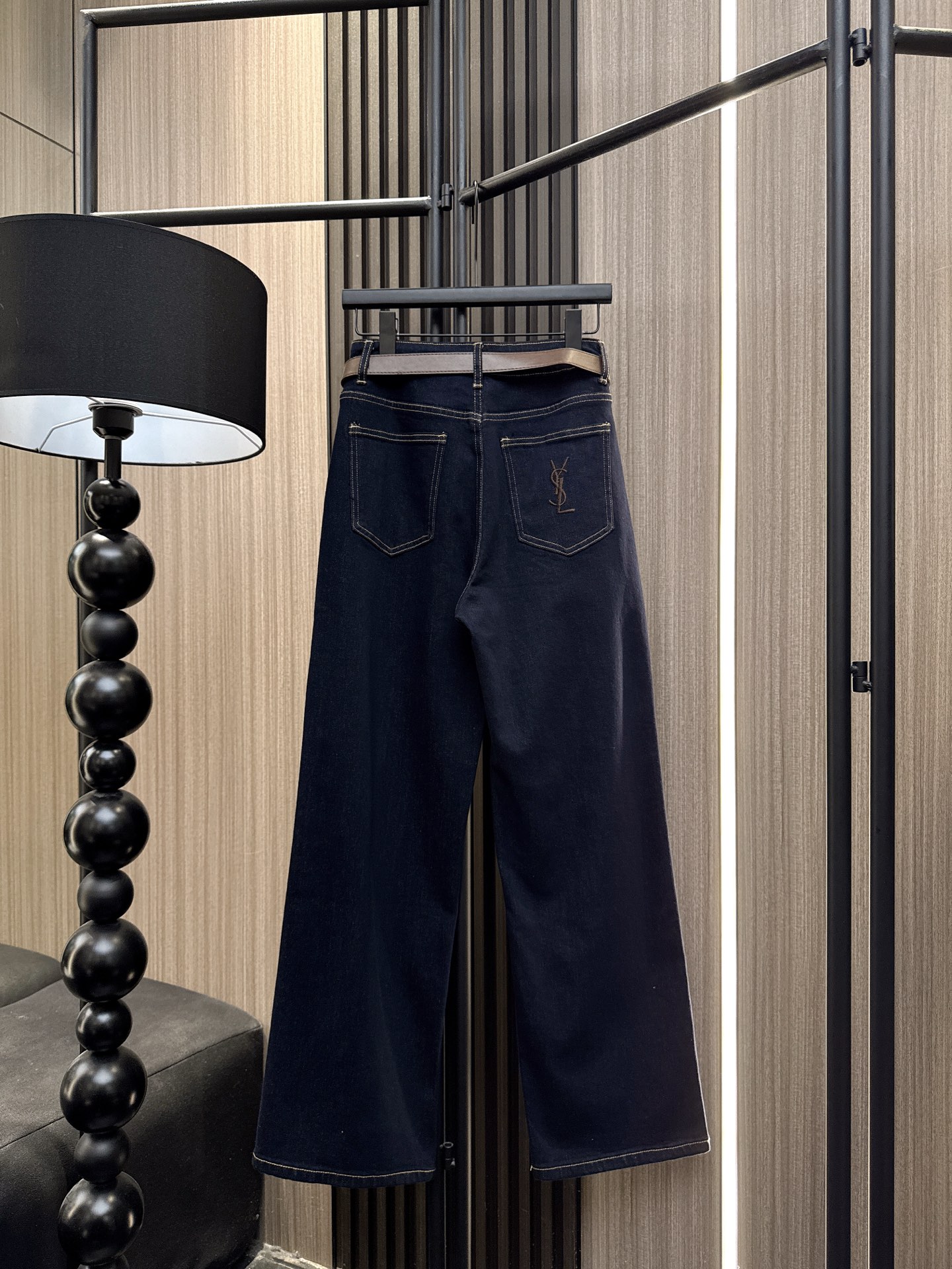 ✨✨✨圣罗兰✨✨✨2025秋冬新款💫logo腰带直筒牛仔裤重磅来袭💫 精选面料打造高端质感，立体剪裁修饰