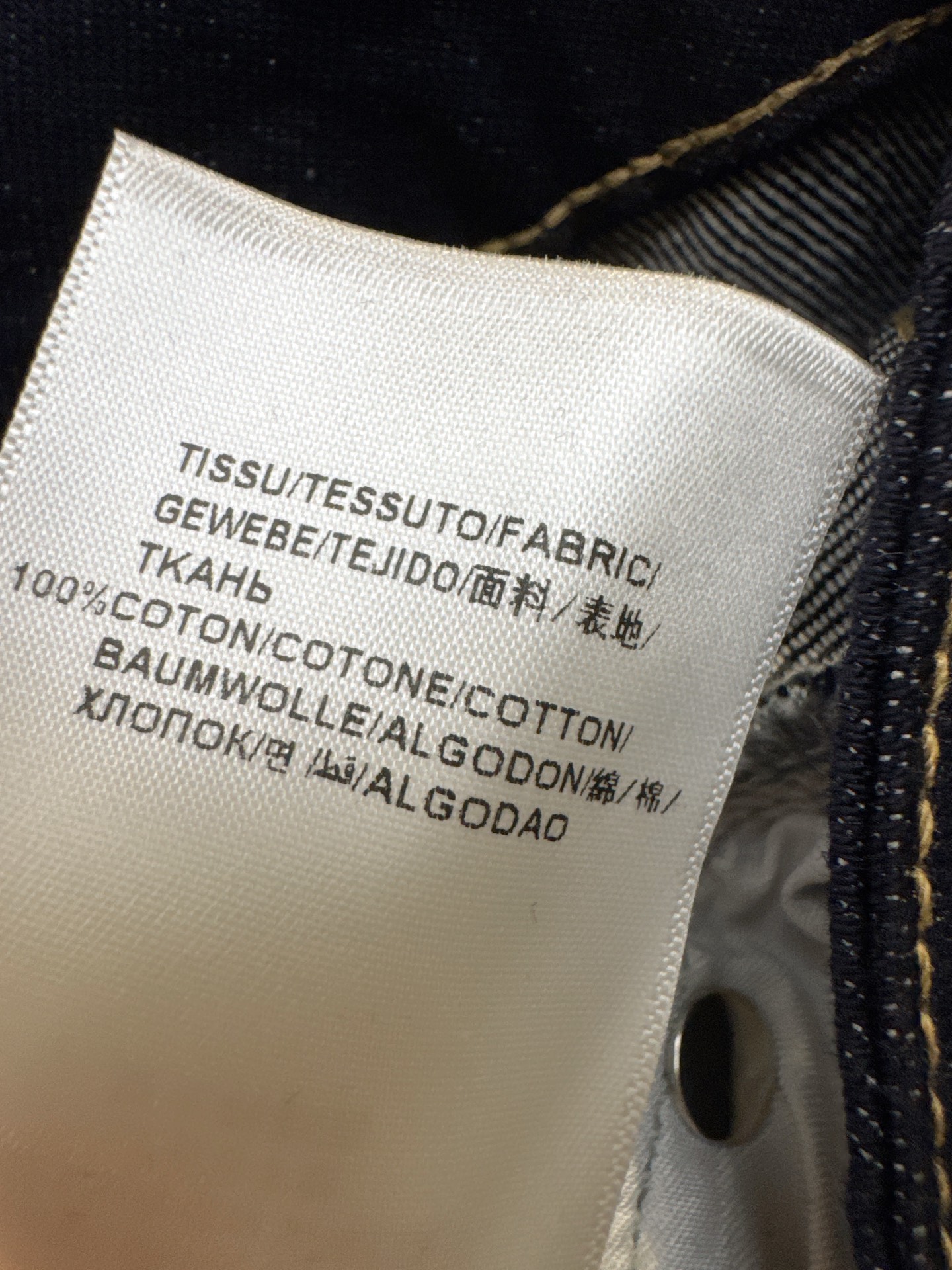 ✨✨✨圣罗兰✨✨✨2025秋冬新款💫logo腰带直筒牛仔裤重磅来袭💫 精选面料打造高端质感，立体剪裁修饰
