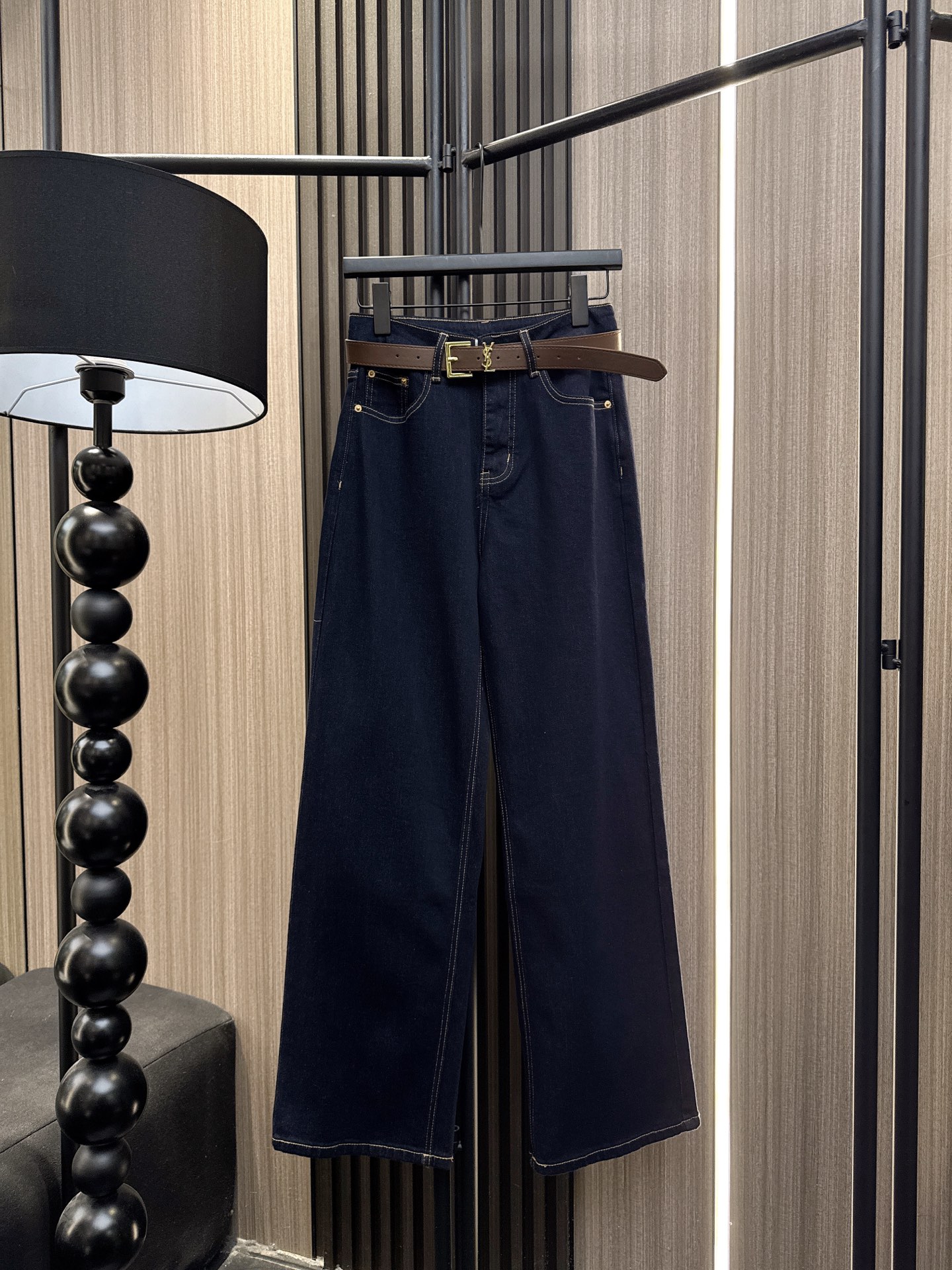 ✨✨✨圣罗兰✨✨✨2025秋冬新款💫logo腰带直筒牛仔裤重磅来袭💫 精选面料打造高端质感，立体剪裁修饰