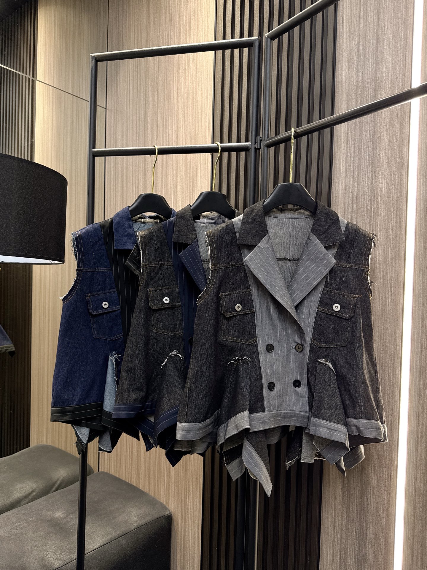 ✨✨✨Sacai✨✨✨2025秋冬新款💫探索街头与高街的完美碰撞！sacai灵感牛仔条纹拼接马甲，采用不