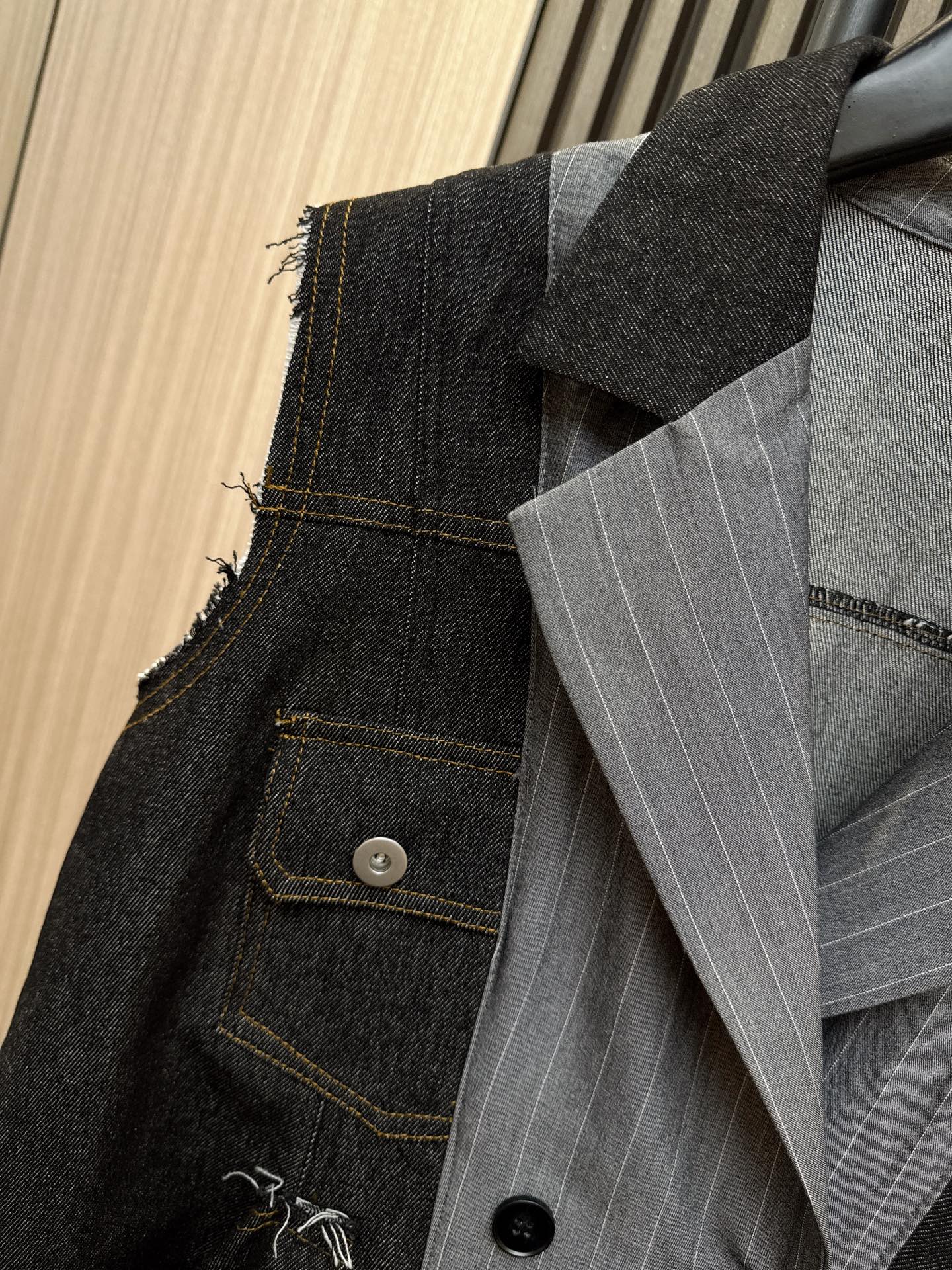 ✨✨✨Sacai✨✨✨2025秋冬新款💫探索街头与高街的完美碰撞！sacai灵感牛仔条纹拼接马甲，采用不