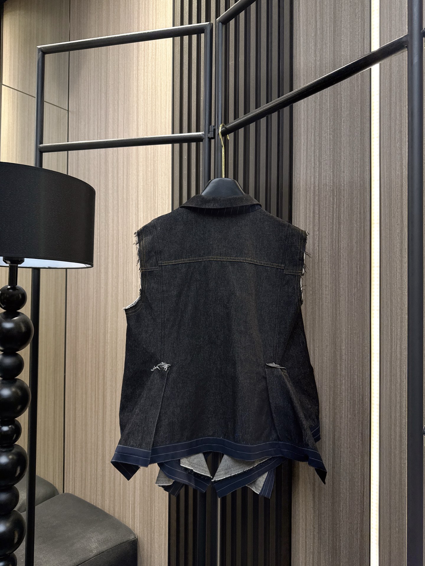 ✨✨✨Sacai✨✨✨2025秋冬新款💫探索街头与高街的完美碰撞！sacai灵感牛仔条纹拼接马甲，采用不