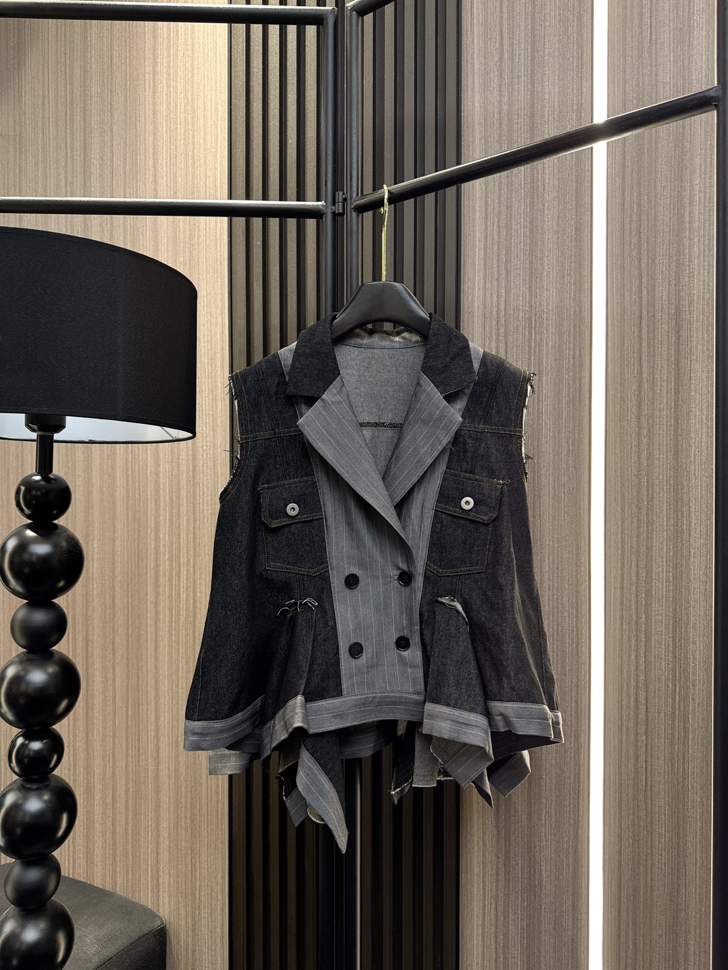 ✨✨✨Sacai✨✨✨2025秋冬新款💫探索街头与高街的完美碰撞！sacai灵感牛仔条纹拼接马甲，采用不