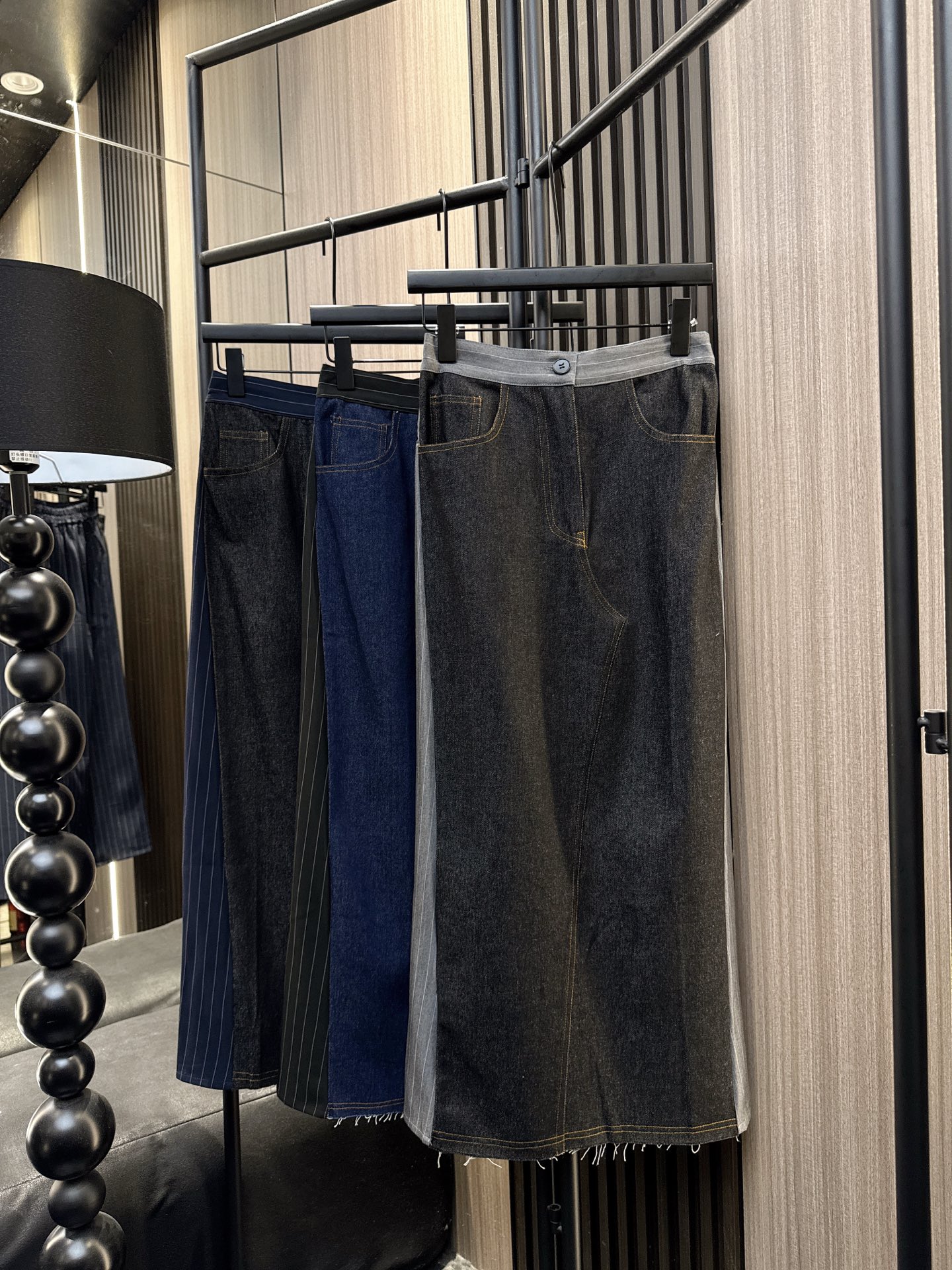 ✨✨✨Sacai✨✨✨2025秋冬新款半裙💫解构主义牛仔半裙！立体拼接撞色条纹+后开叉小心机，松紧腰包容