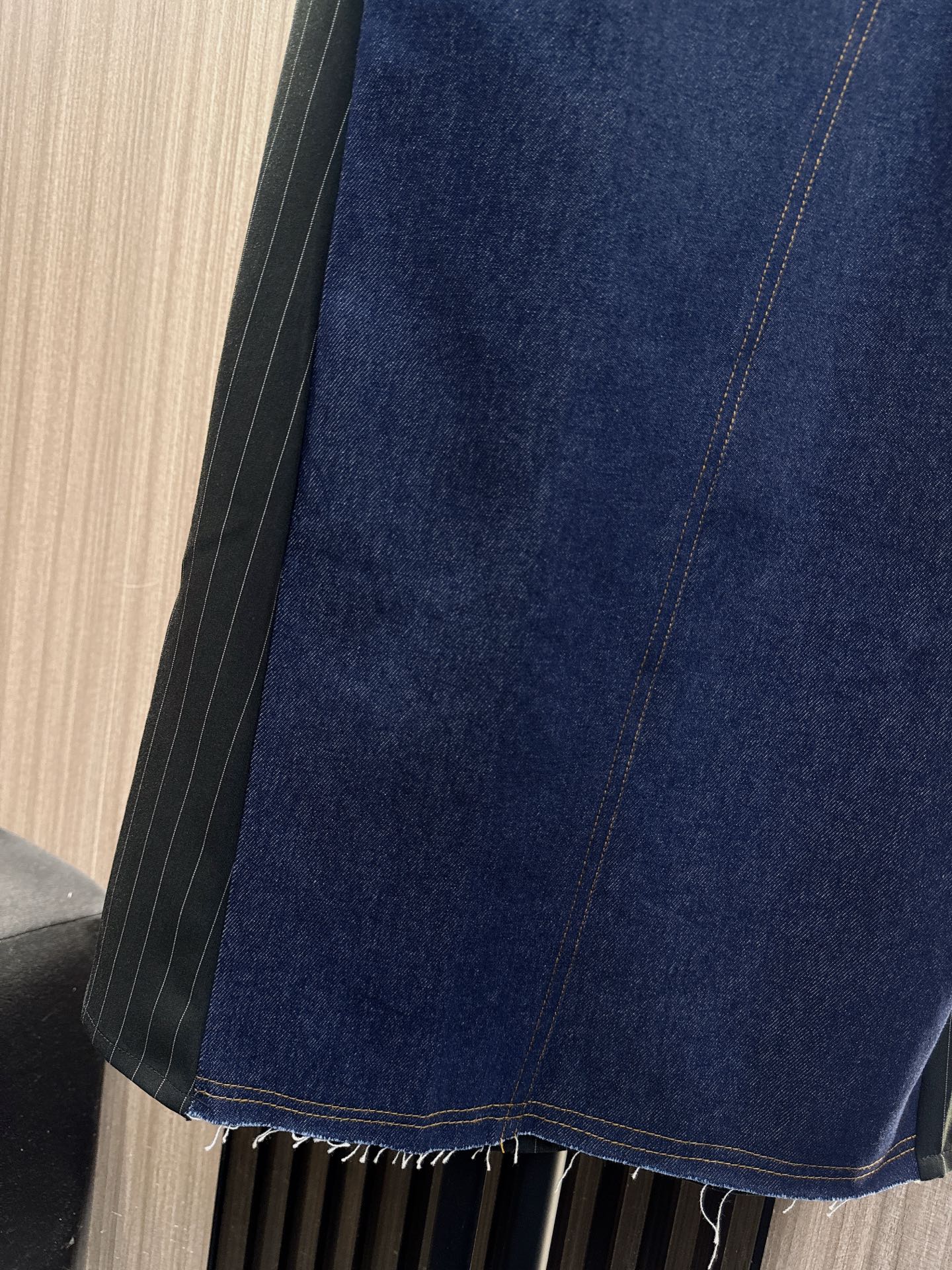 ✨✨✨Sacai✨✨✨2025秋冬新款半裙💫解构主义牛仔半裙！立体拼接撞色条纹+后开叉小心机，松紧腰包容