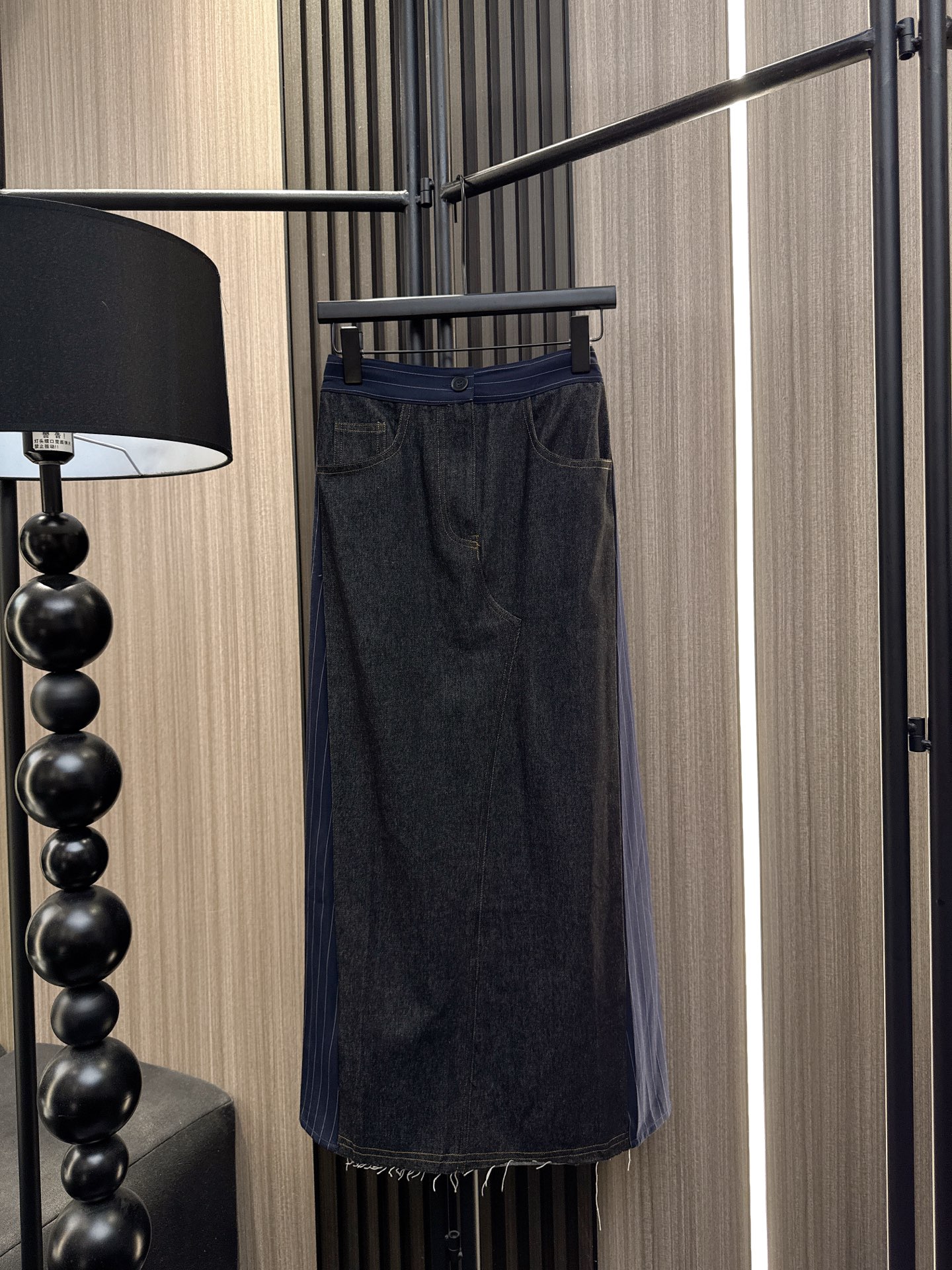 ✨✨✨Sacai✨✨✨2025秋冬新款半裙💫解构主义牛仔半裙！立体拼接撞色条纹+后开叉小心机，松紧腰包容