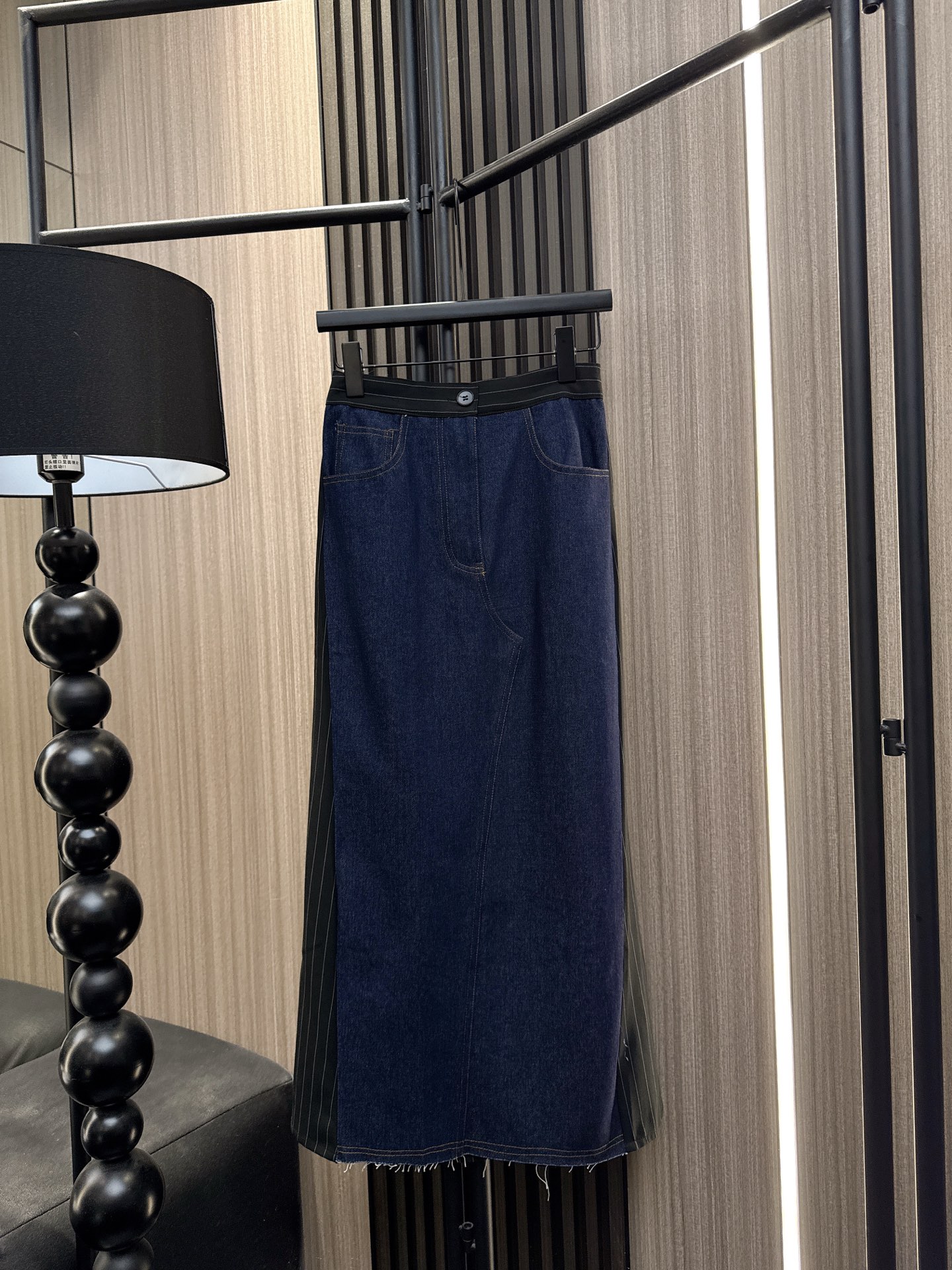 ✨✨✨Sacai✨✨✨2025秋冬新款半裙💫解构主义牛仔半裙！立体拼接撞色条纹+后开叉小心机，松紧腰包容