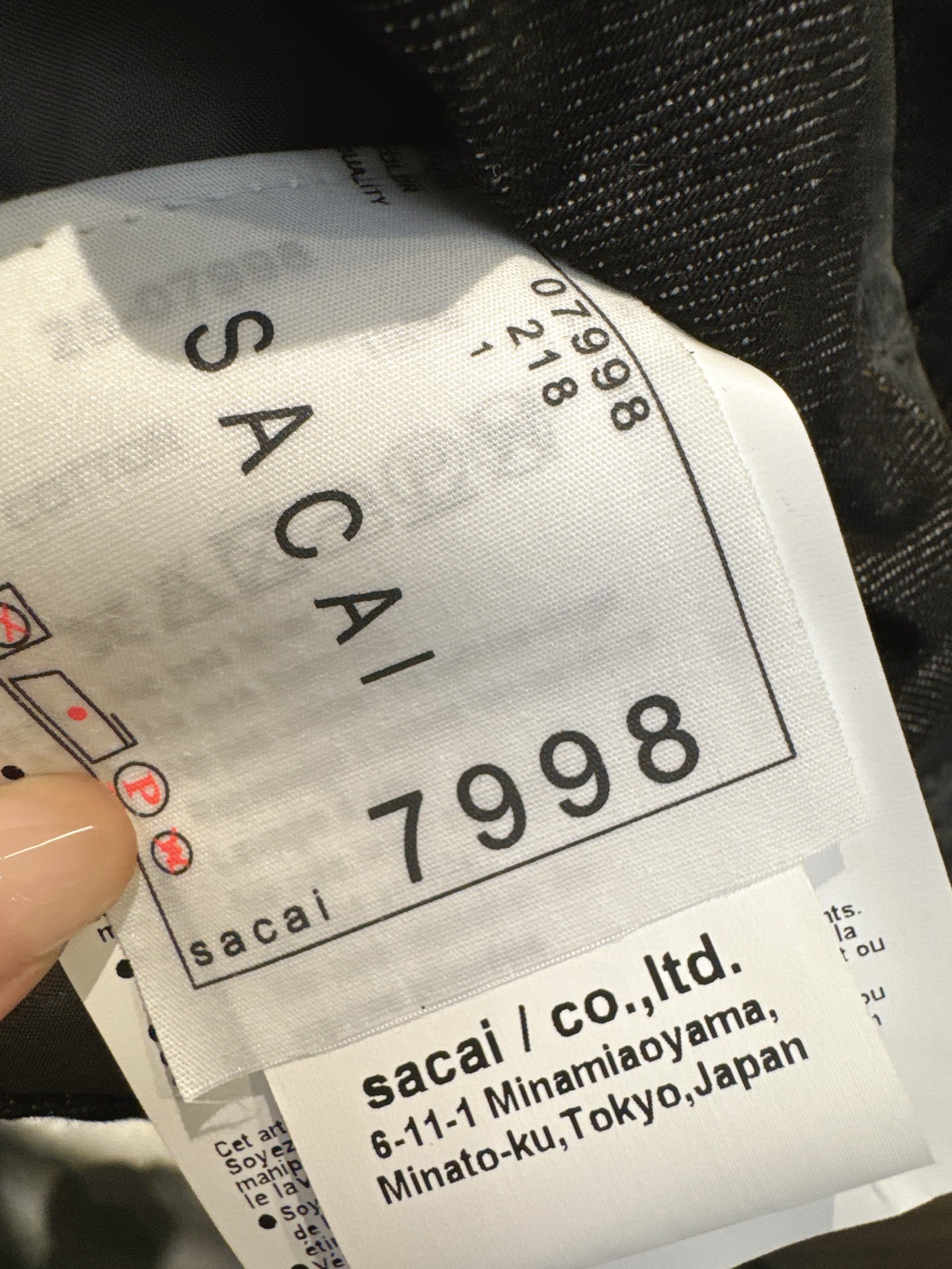 ✨✨✨Sacai✨✨✨2025秋冬新款💫花朵刺绣拼接牛仔长袖上衣💫精选舒适牛仔面料，独特的花朵刺绣工艺，