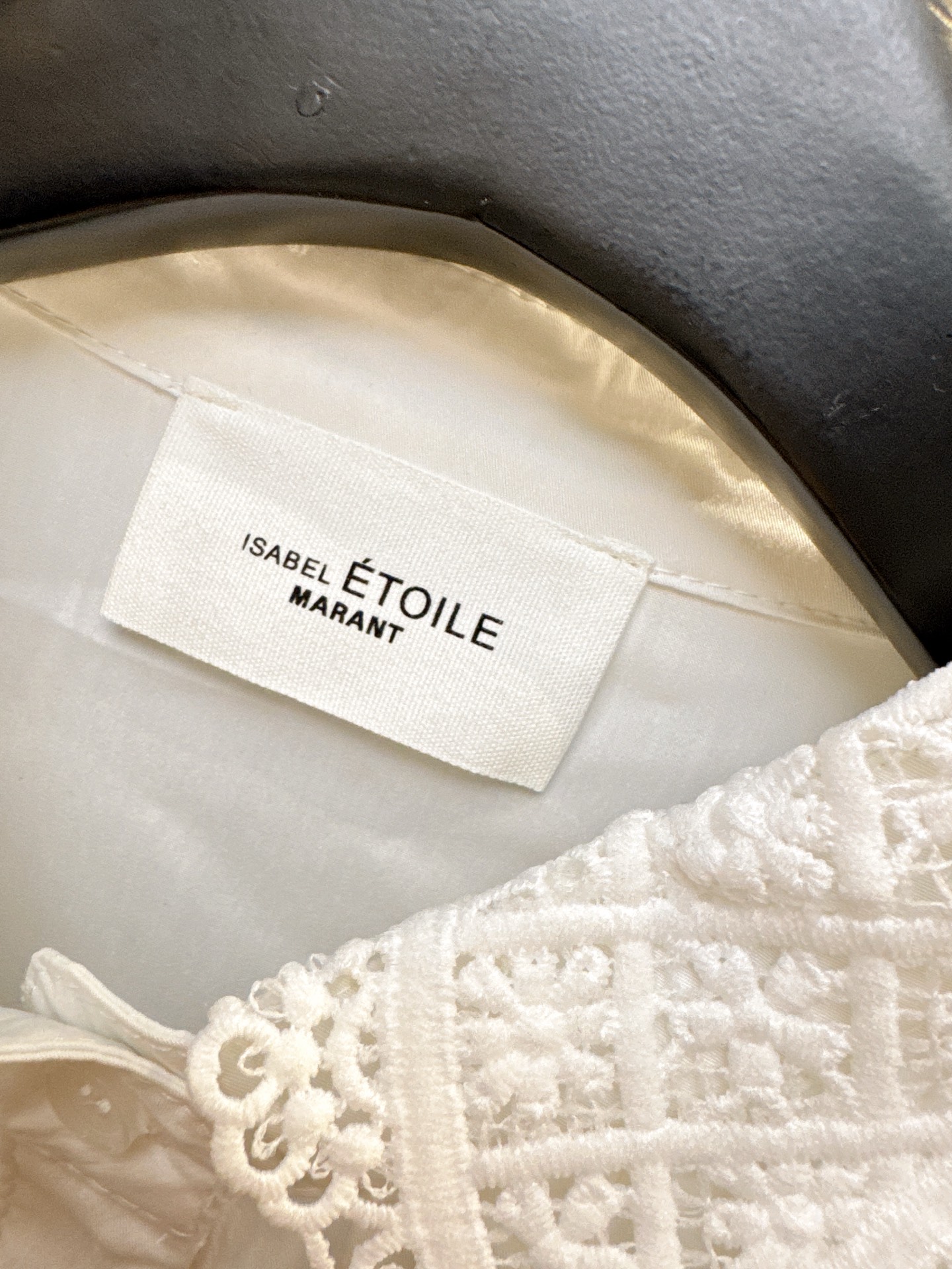 ✨✨✨伊莎贝尔✨✨✨2025秋冬新款💫刺绣翻领衬衫❤️ 精致花边拼接+立体刺绣工艺，百搭不挑身材！经典爆