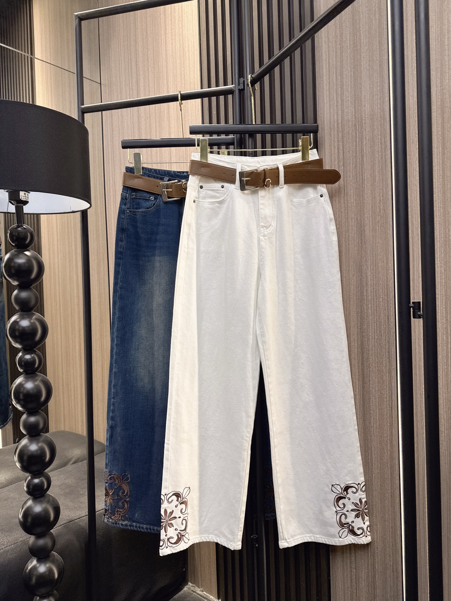 ✨✨✨伊莎贝尔✨✨✨2025秋冬新款💫【国风刺绣·潮范十足】全新上架裤脚国风刺绣直筒阔腿牛仔裤！精致刺绣