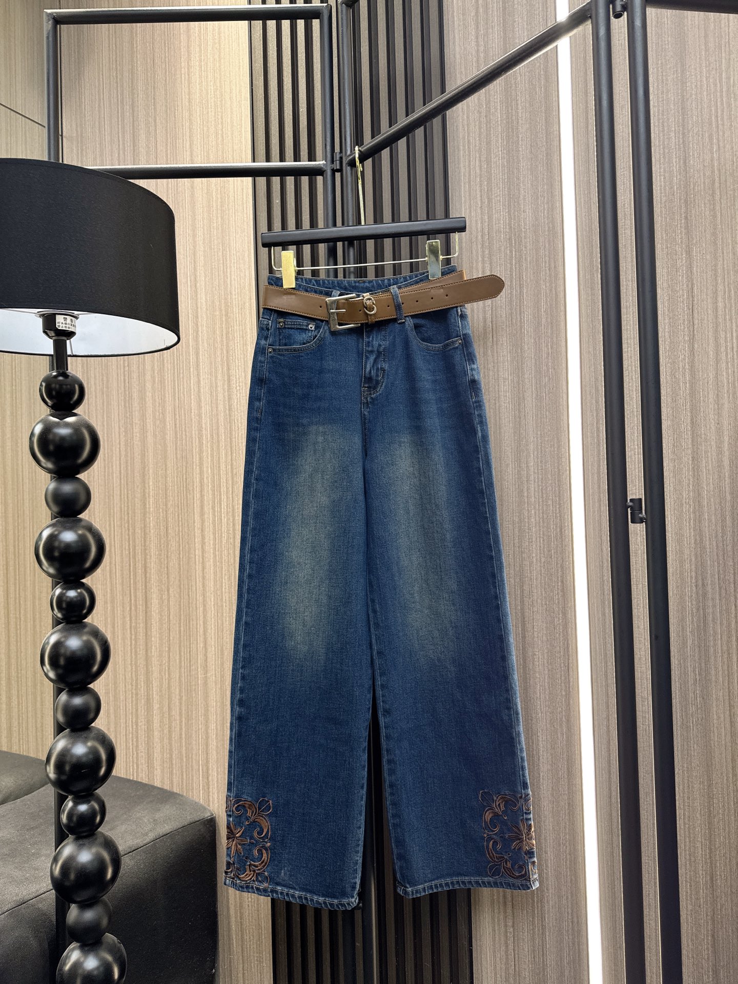 ✨✨✨伊莎贝尔✨✨✨2025秋冬新款💫【国风刺绣·潮范十足】全新上架裤脚国风刺绣直筒阔腿牛仔裤！精致刺绣