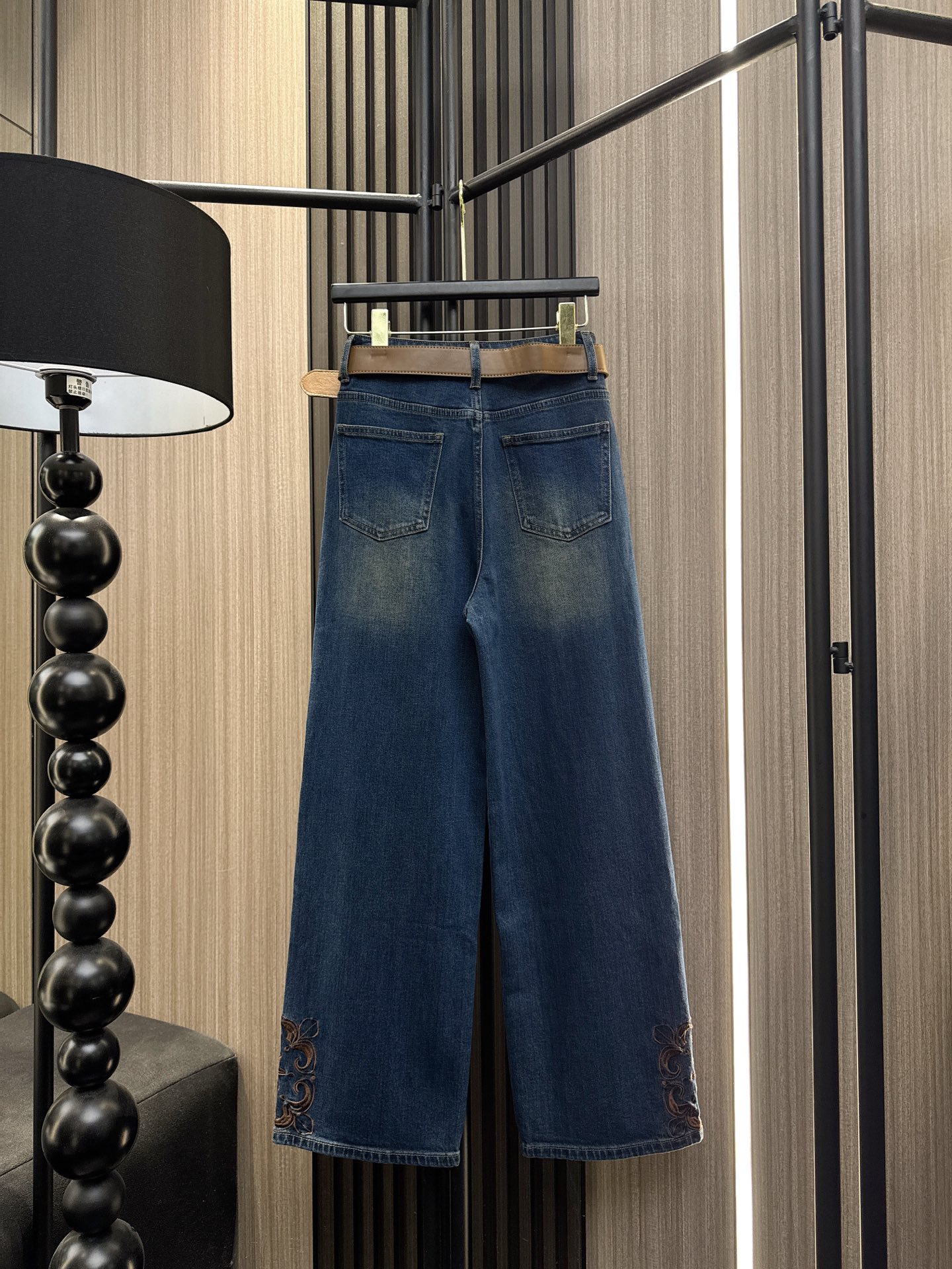 ✨✨✨伊莎贝尔✨✨✨2025秋冬新款💫【国风刺绣·潮范十足】全新上架裤脚国风刺绣直筒阔腿牛仔裤！精致刺绣