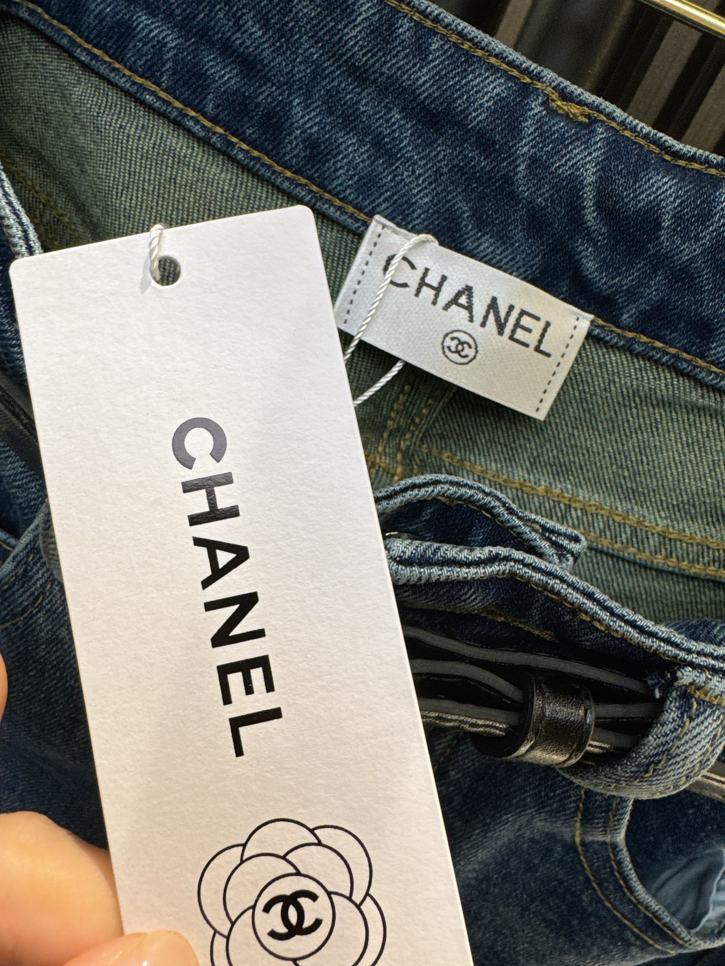 ✨✨✨小香✨✨✨2025秋冬新款💫小香风腰带Logo直筒牛仔裤✨ 🔥经典小香风金属扣腰带设计+立体剪裁直