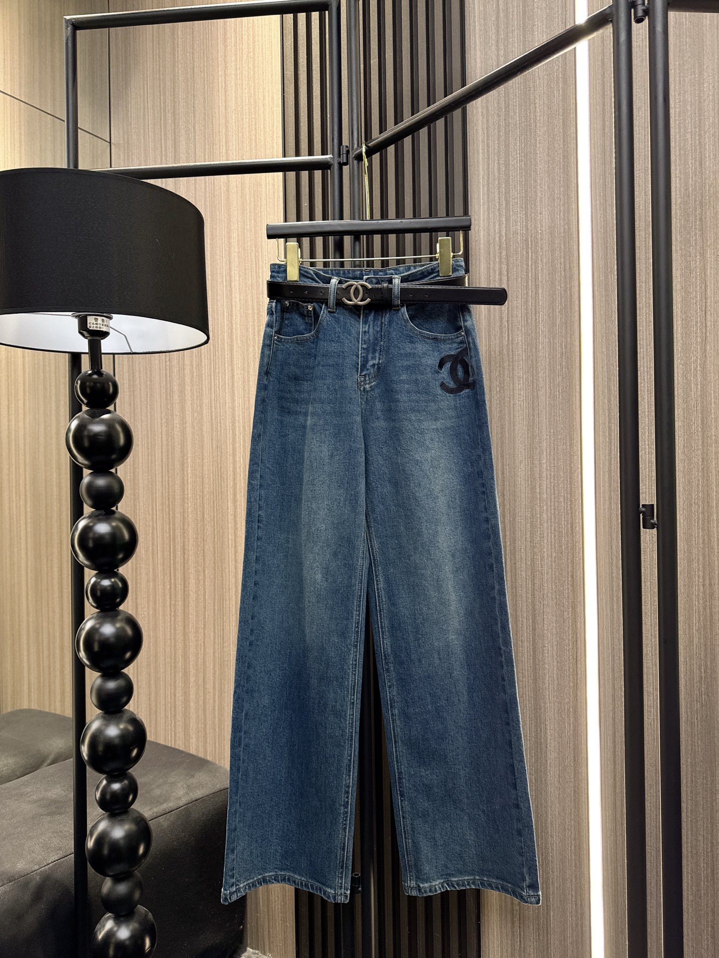 ✨✨✨小香✨✨✨2025秋冬新款💫小香风腰带Logo直筒牛仔裤✨ 🔥经典小香风金属扣腰带设计+立体剪裁直