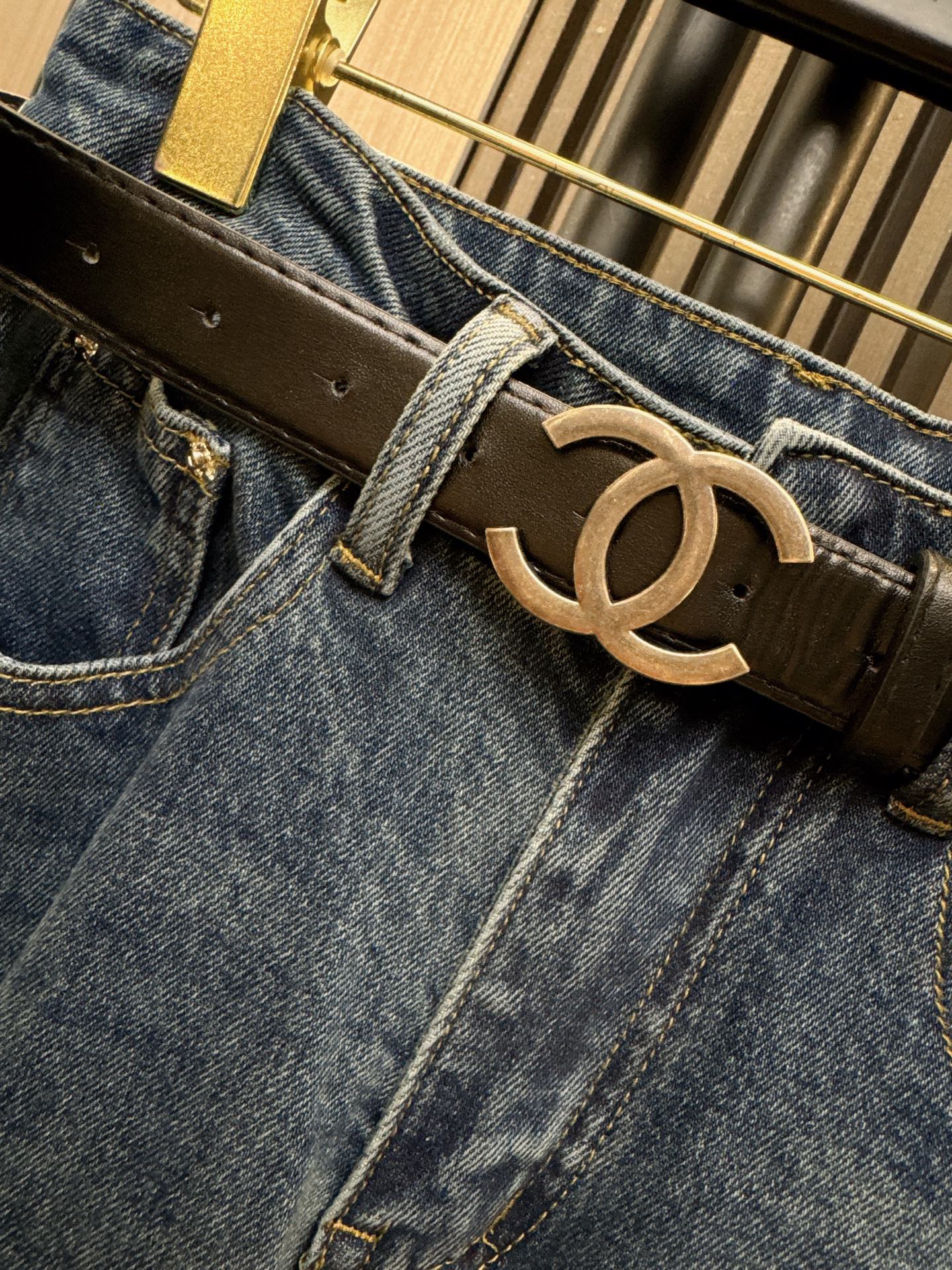 ✨✨✨小香✨✨✨2025秋冬新款💫小香风腰带Logo直筒牛仔裤✨ 🔥经典小香风金属扣腰带设计+立体剪裁直