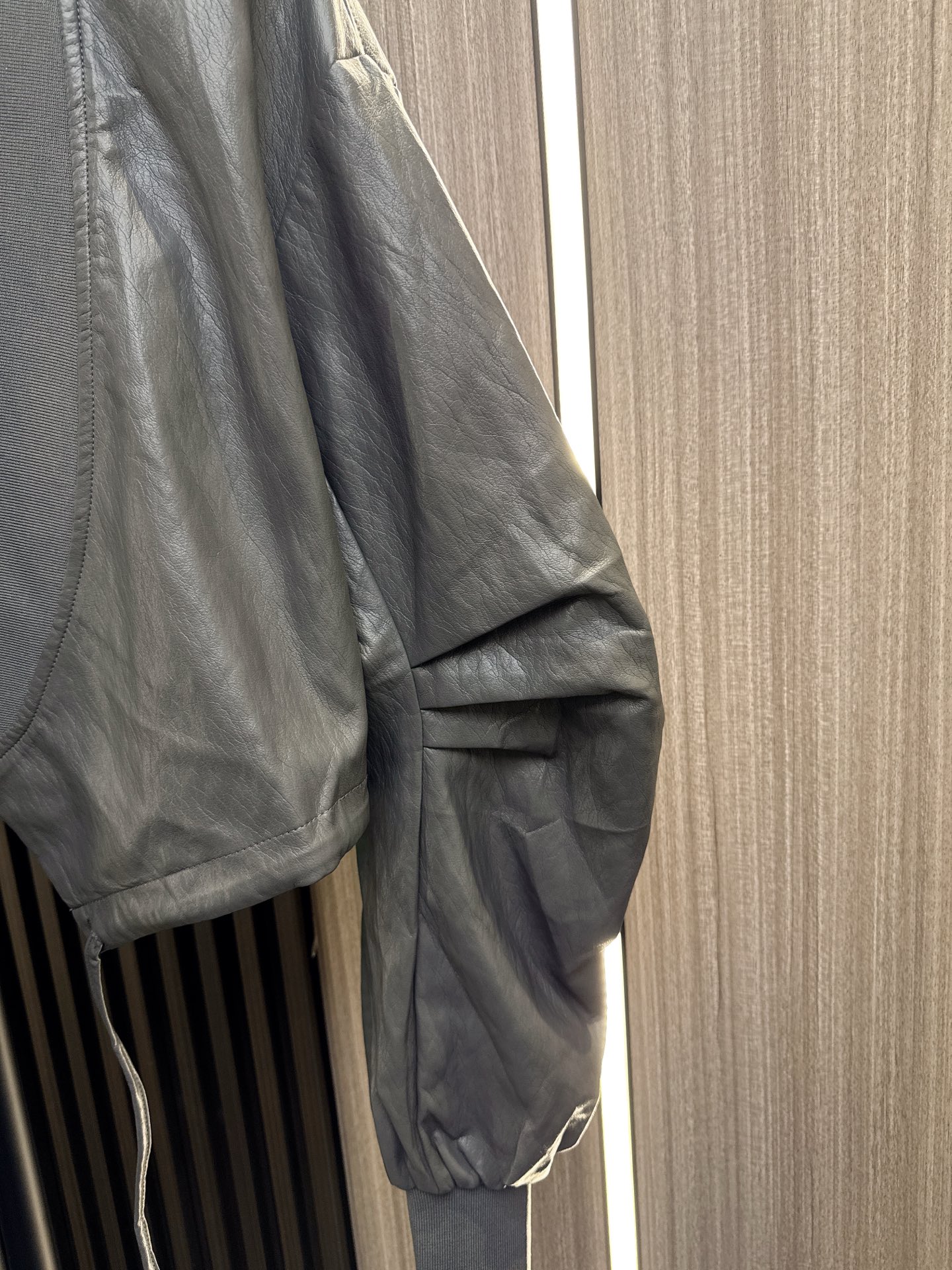 ✨✨✨玛吉拉✨✨✨【2025秋冬重磅上新】玛吉拉风PU皮外套，高级感不撞款！螺纹拼接+溜肩设计，慵懒又显