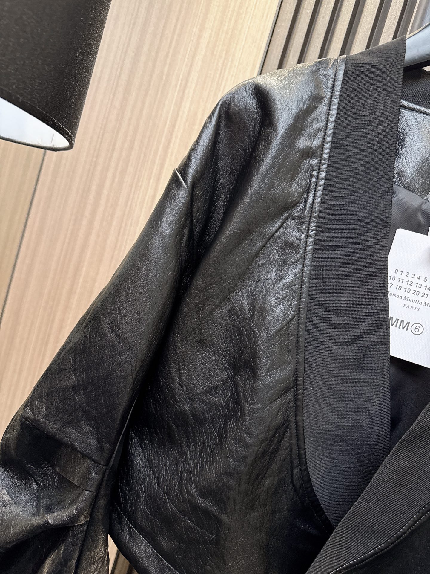 ✨✨✨玛吉拉✨✨✨【2025秋冬重磅上新】玛吉拉风PU皮外套，高级感不撞款！螺纹拼接+溜肩设计，慵懒又显