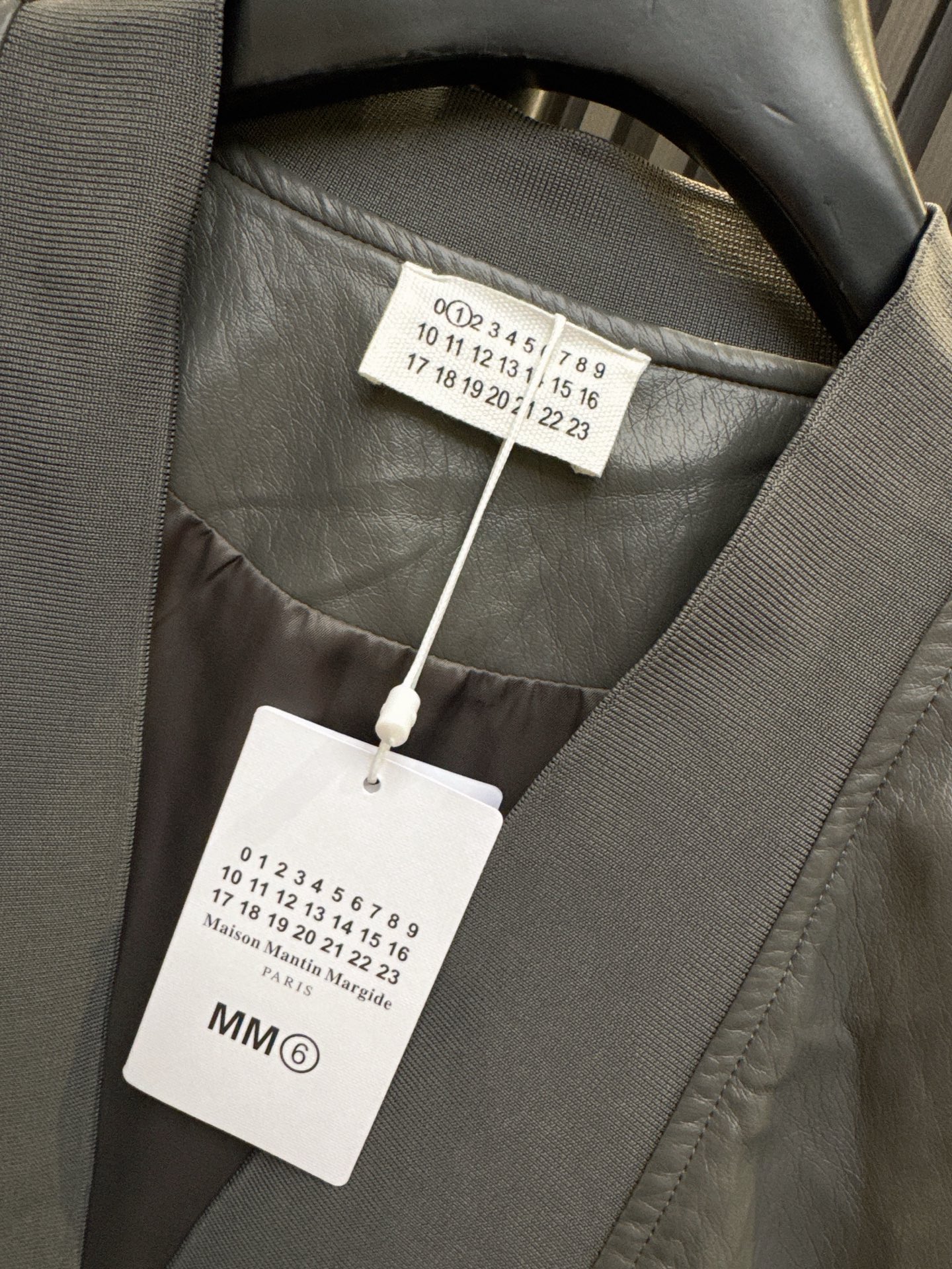 ✨✨✨玛吉拉✨✨✨【2025秋冬重磅上新】玛吉拉风PU皮外套，高级感不撞款！螺纹拼接+溜肩设计，慵懒又显