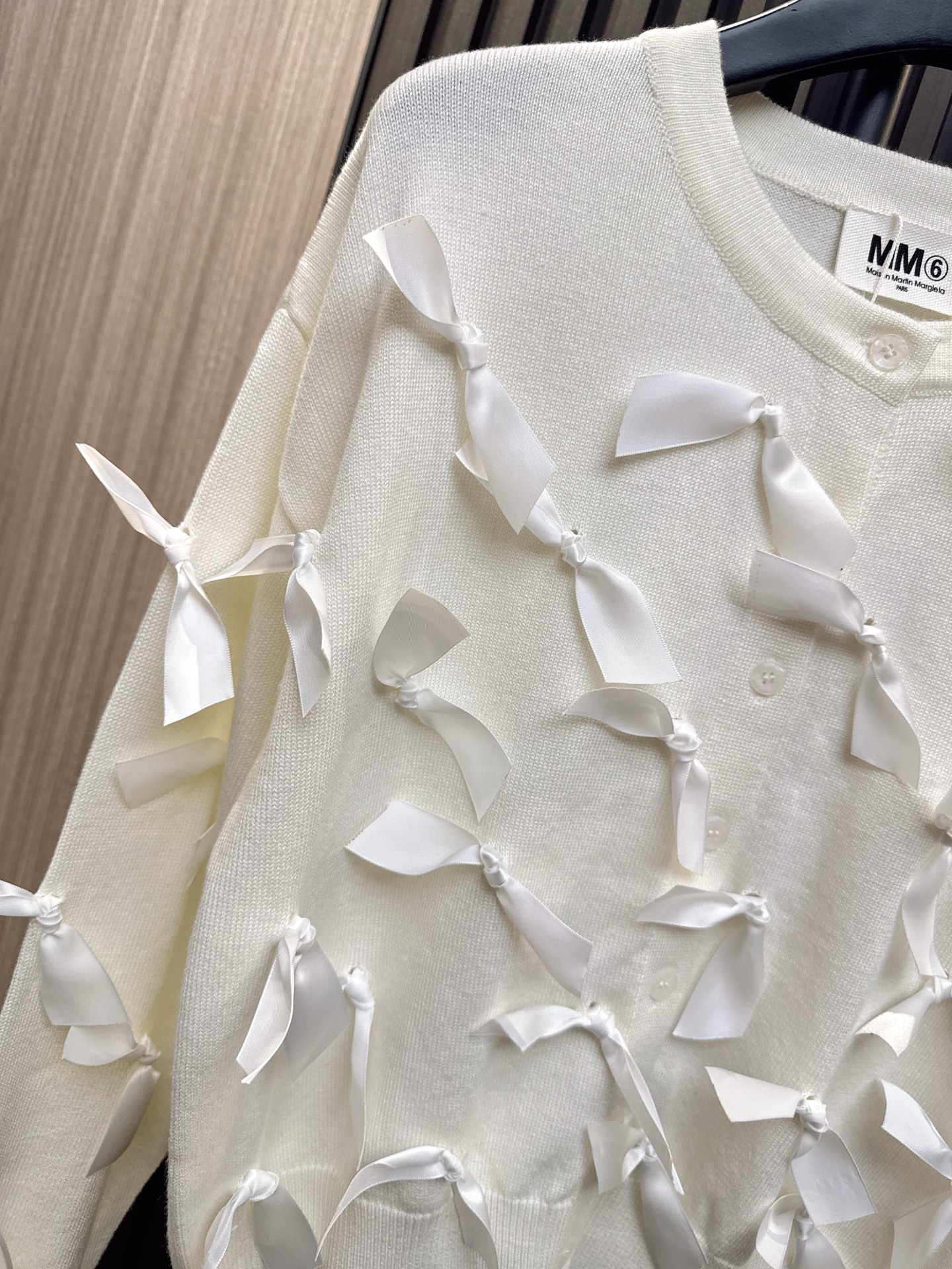 ✨✨✨MM6✨✨✨ 【2025秋冬爆款】70%羊毛30%棉蝴蝶结开衫！精选优质羊毛混纺面料，柔软亲肤又保