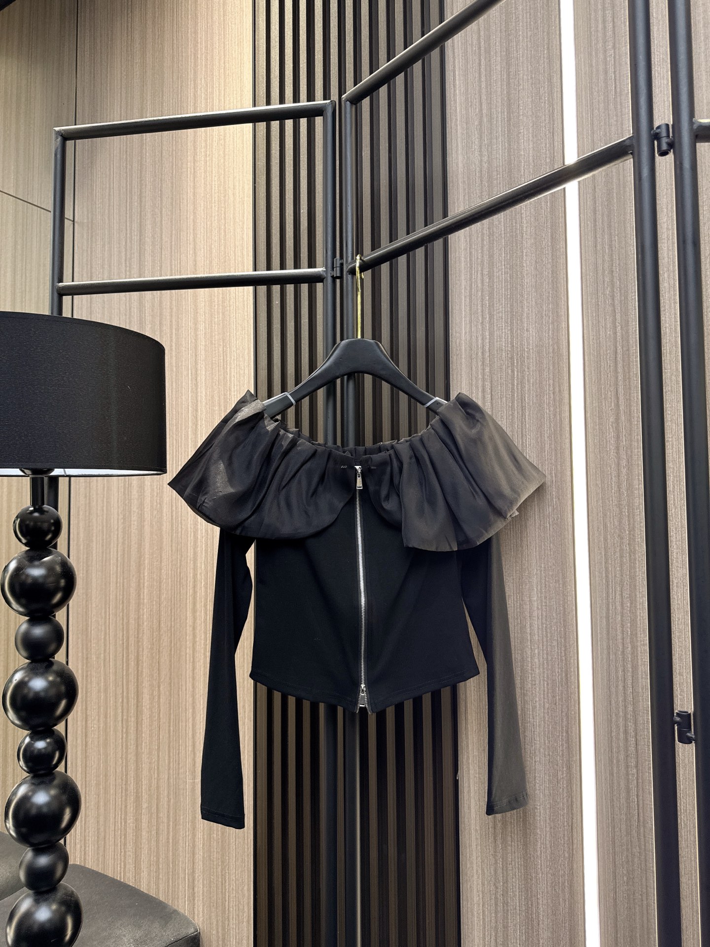 ✨✨✨miumiu✨✨✨2025秋冬新款💫 褶皱荷叶领拼接拉链开衫！💖 温柔荷叶边设计，精致褶皱细节，瞬