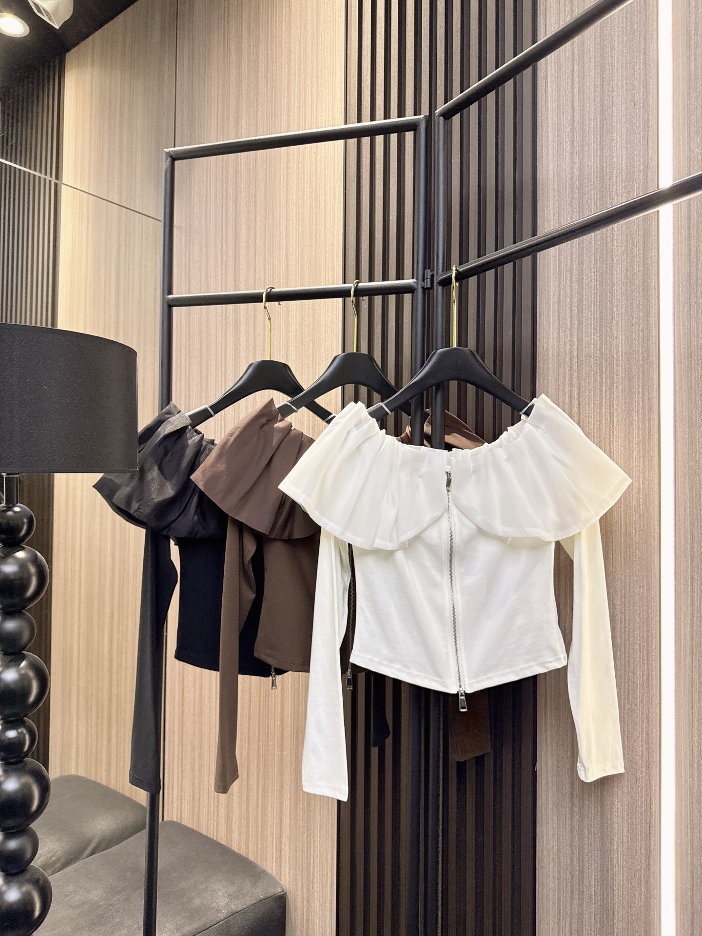 ✨✨✨miumiu✨✨✨2025秋冬新款💫 褶皱荷叶领拼接拉链开衫！💖 温柔荷叶边设计，精致褶皱细节，瞬