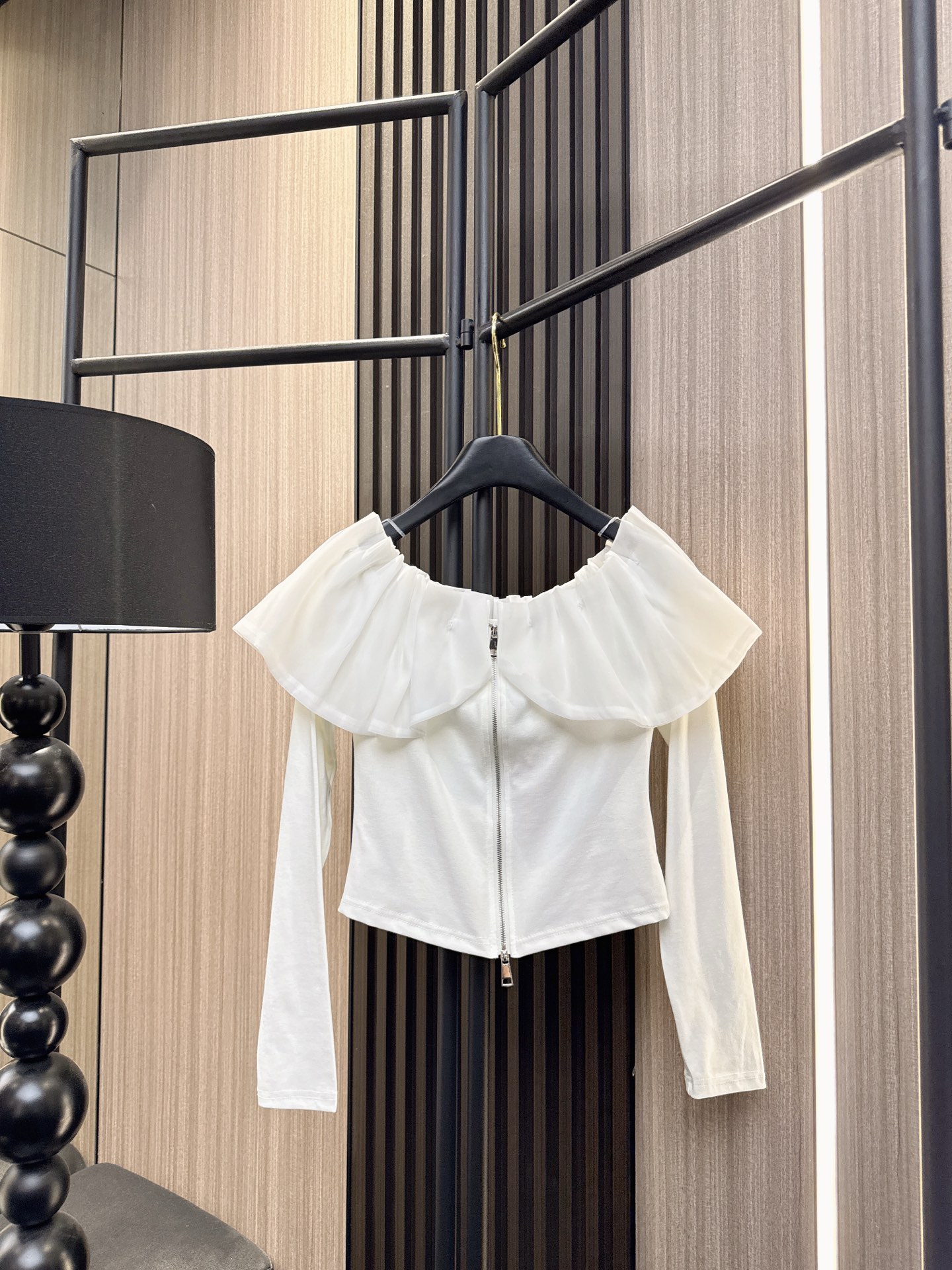 ✨✨✨miumiu✨✨✨2025秋冬新款💫 褶皱荷叶领拼接拉链开衫！💖 温柔荷叶边设计，精致褶皱细节，瞬