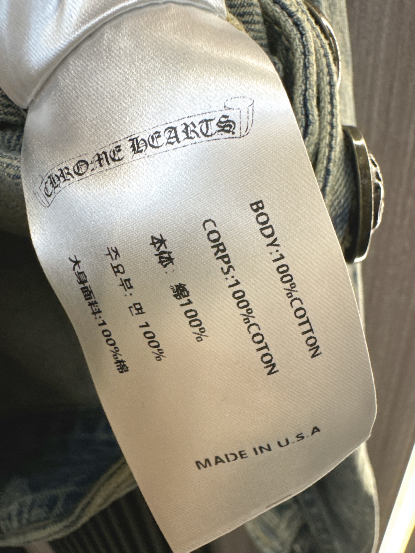 ✨✨✨克罗心✨✨✨2025秋冬新款💫 【克罗心撞色美学】✨翻领复古牛仔外套强势来袭，定制撞色纽扣暗藏叛逆