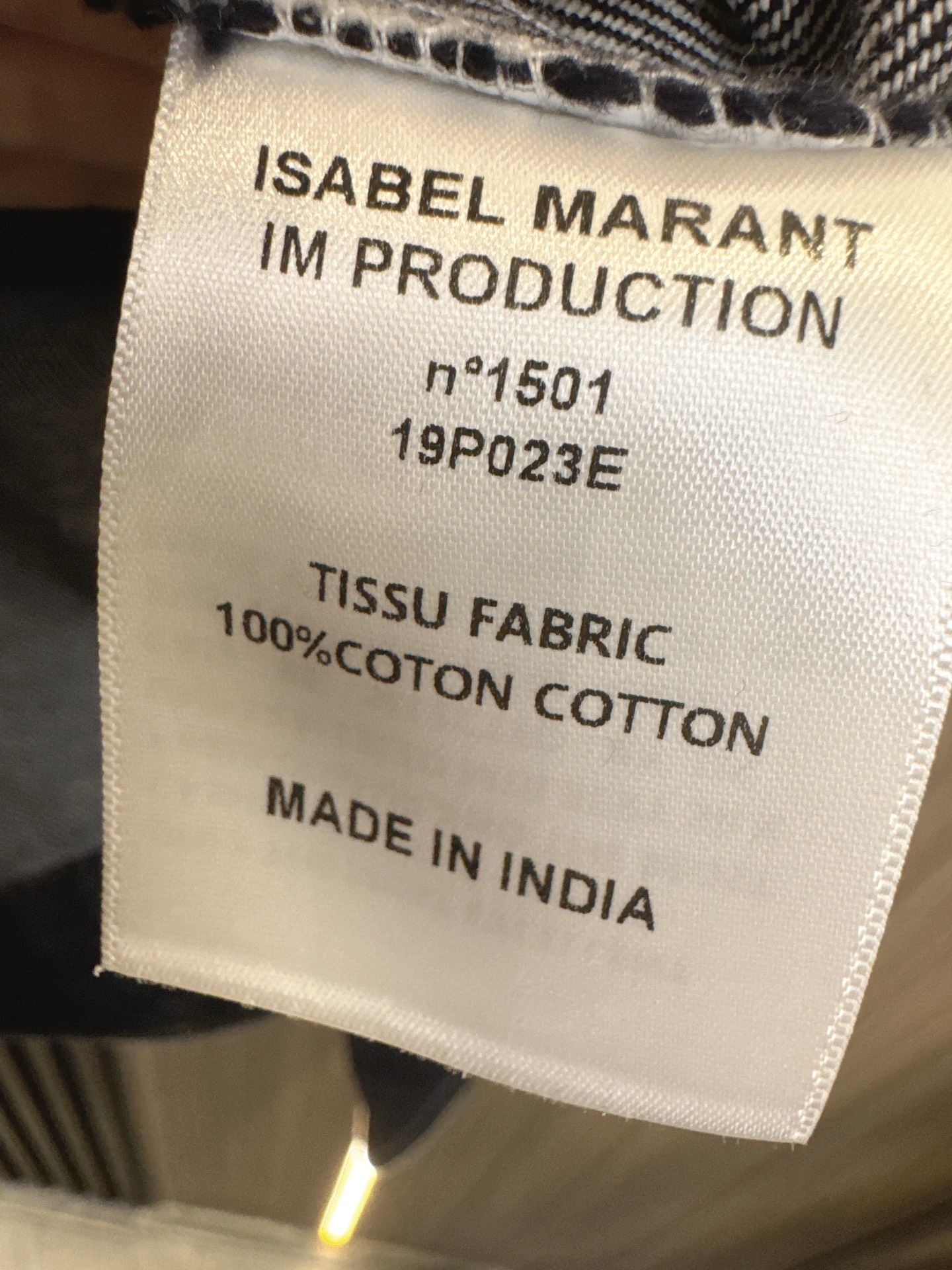 ✨✨✨伊莎贝尔✨✨✨2025秋冬新款💫这款内里印花拼接翻领长袖牛仔外套上衣，将潮流与实用完美结合。独特的