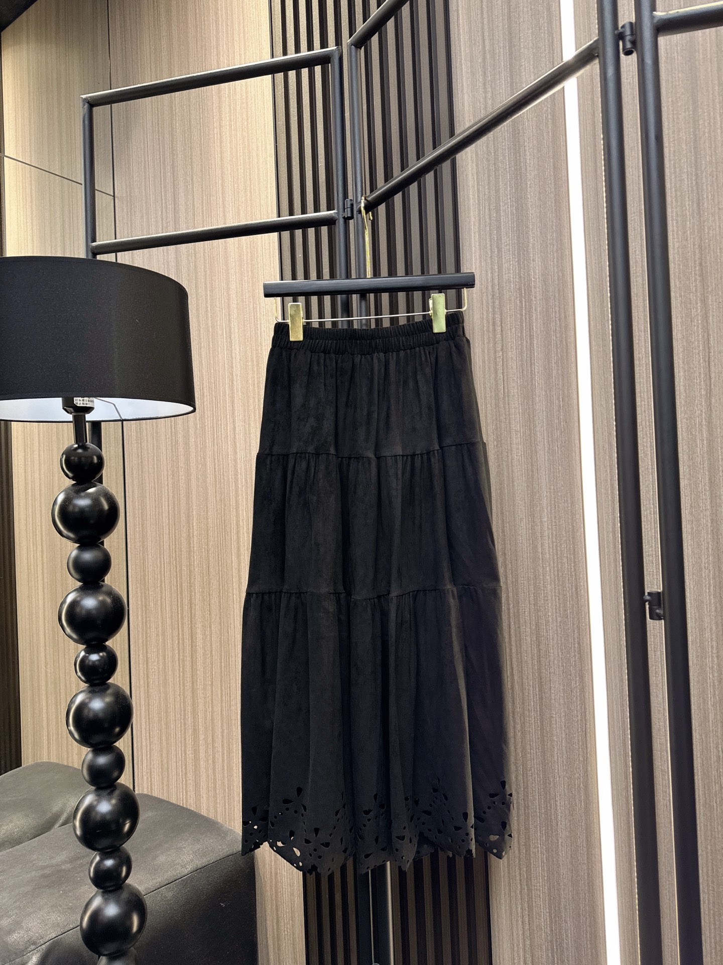 ✨✨✨伊莎贝尔✨✨✨ 【2025秋冬新款热卖】下摆镂空拼接松紧腰半裙，简约设计尽显时尚小心机！微弹高腰剪