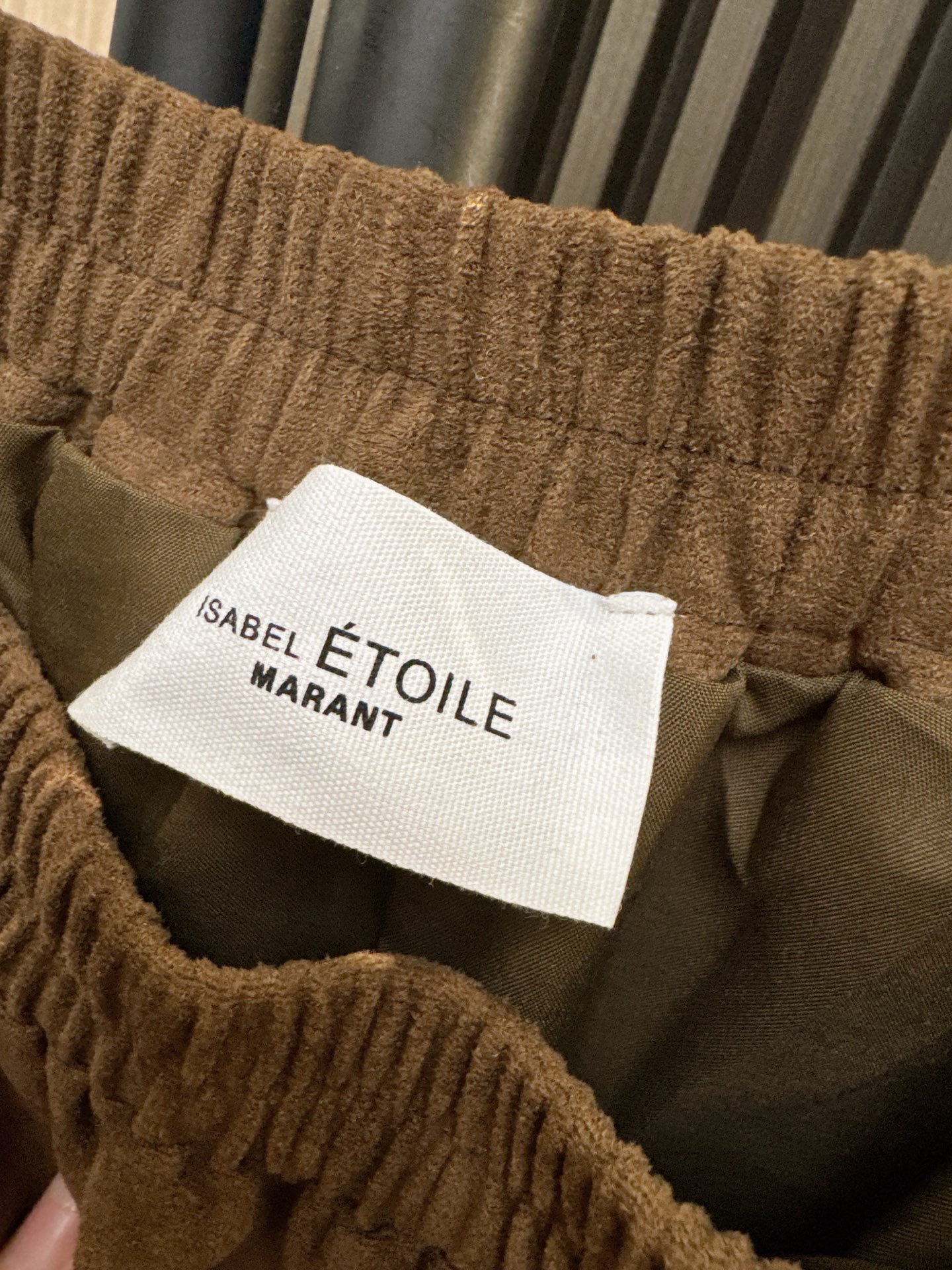 ✨✨✨伊莎贝尔✨✨✨ 【2025秋冬新款热卖】下摆镂空拼接松紧腰半裙，简约设计尽显时尚小心机！微弹高腰剪